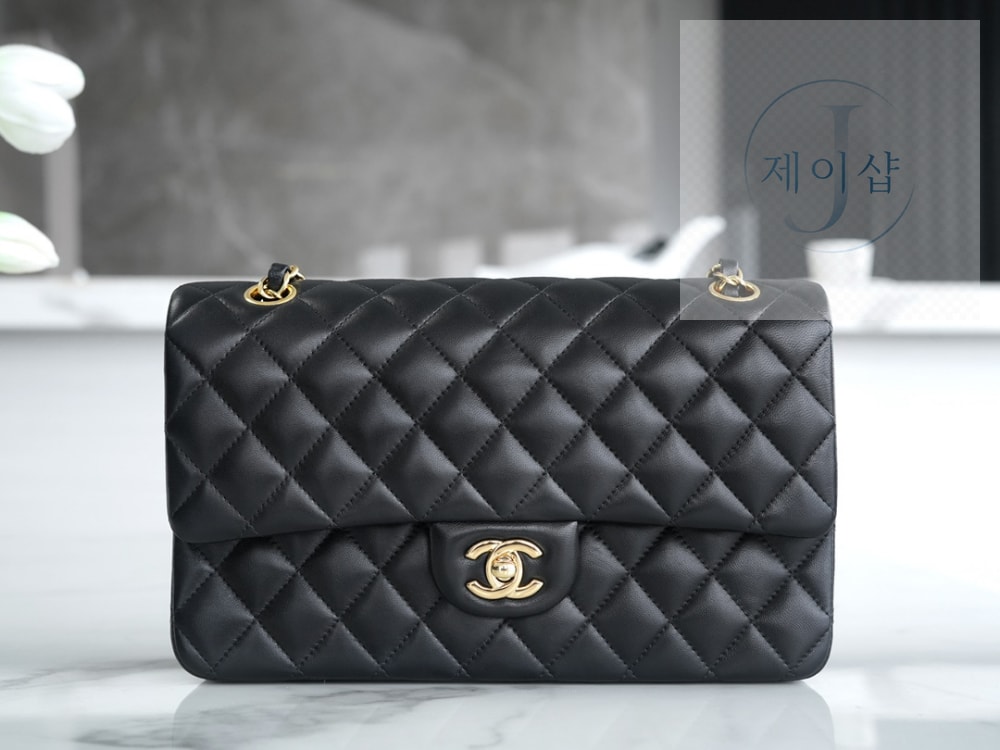 Chanel Classic Medium Lam