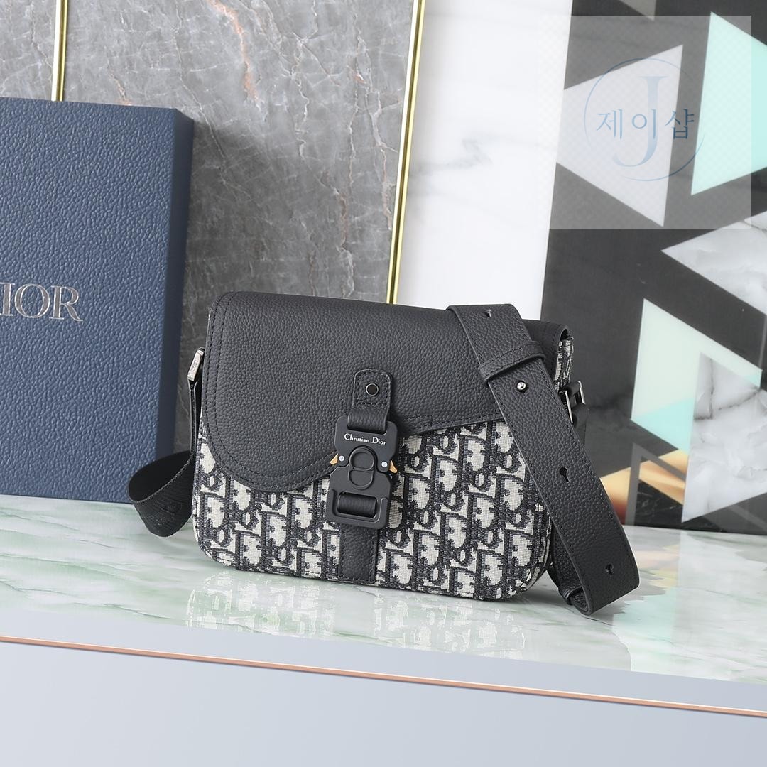 Dior Saddle Messenger