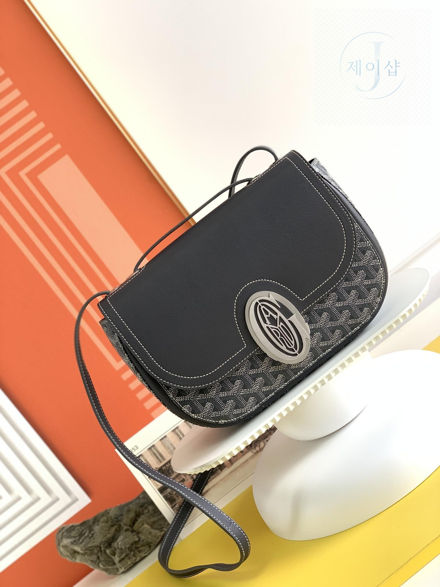 Goyard 233