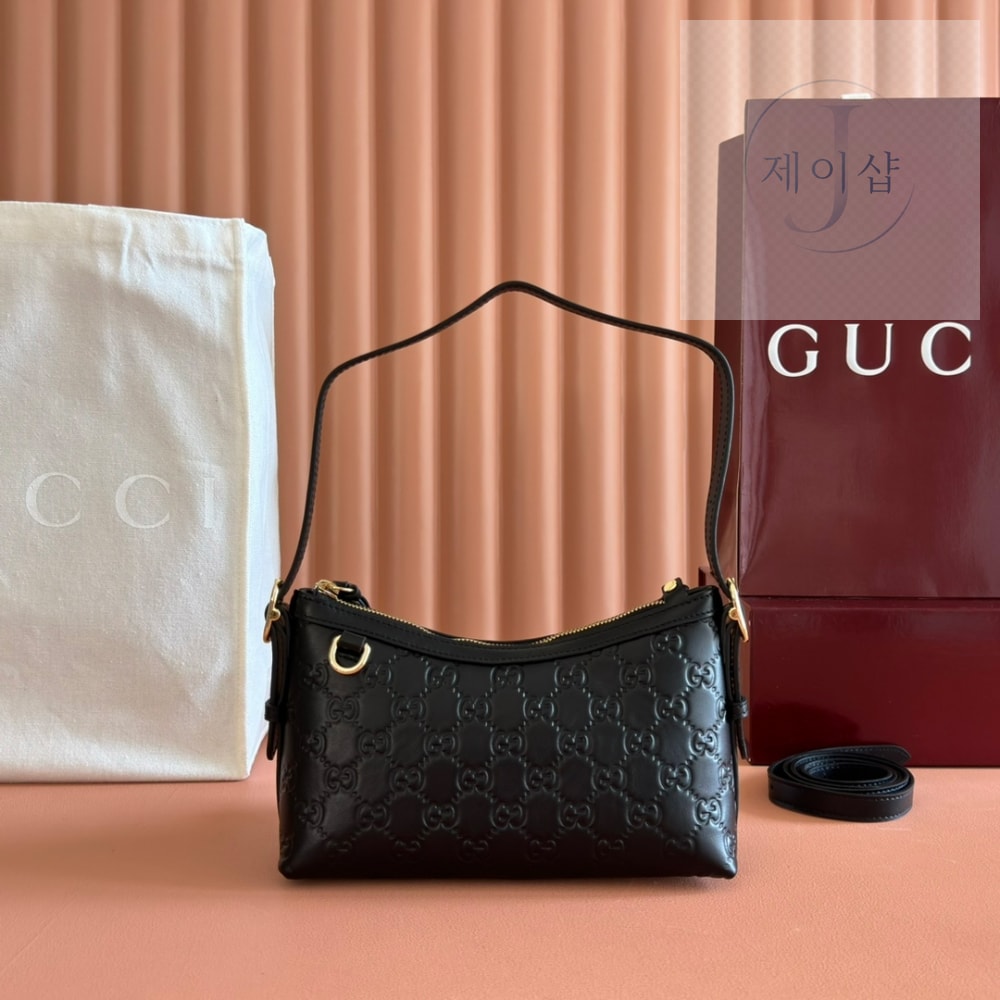 Gucci GG Emblem Shoulder