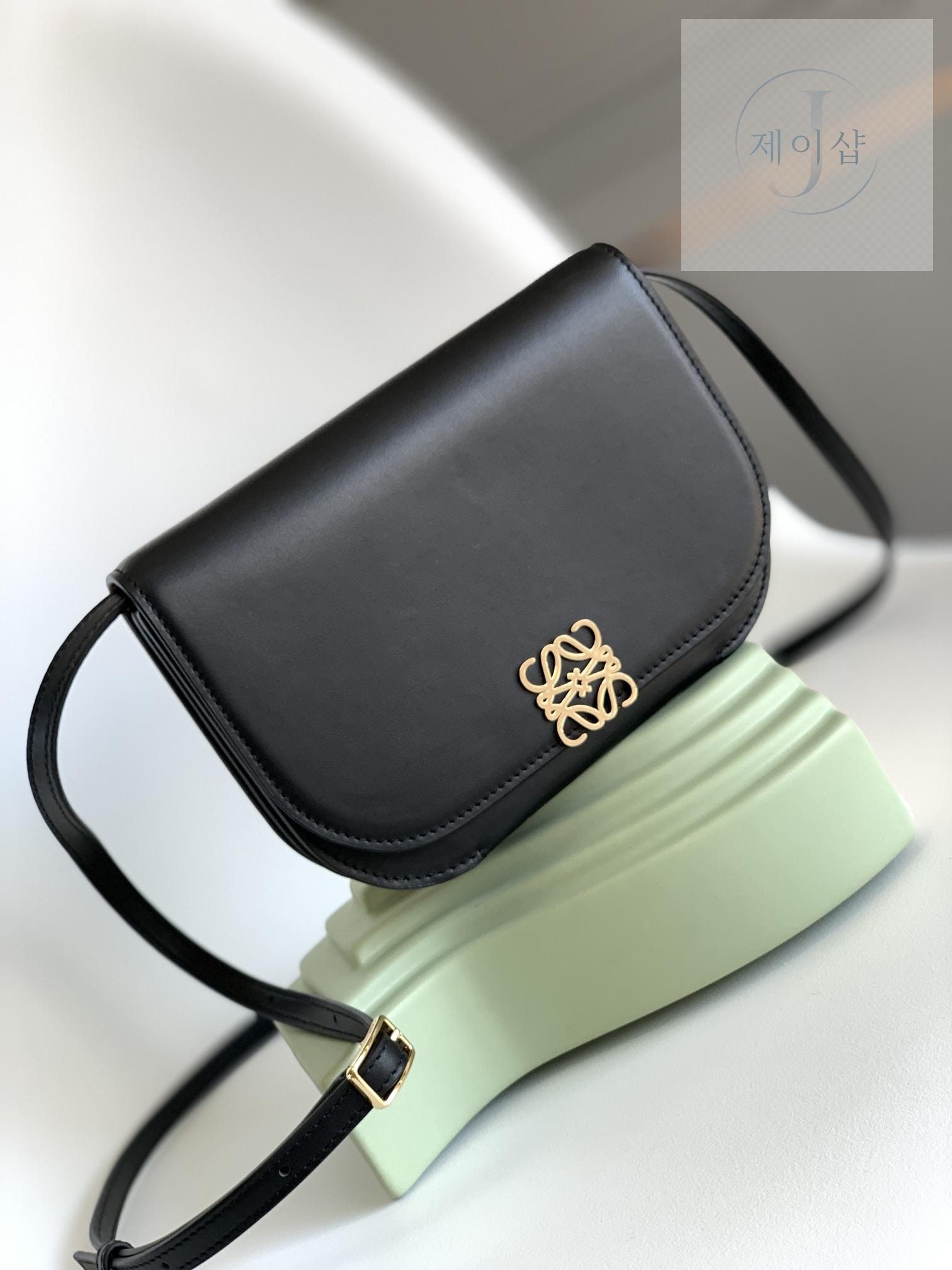 Loewe Goya Accodion Mini