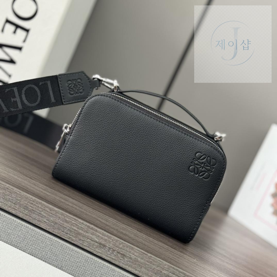 Loewe Mini Leather Camera