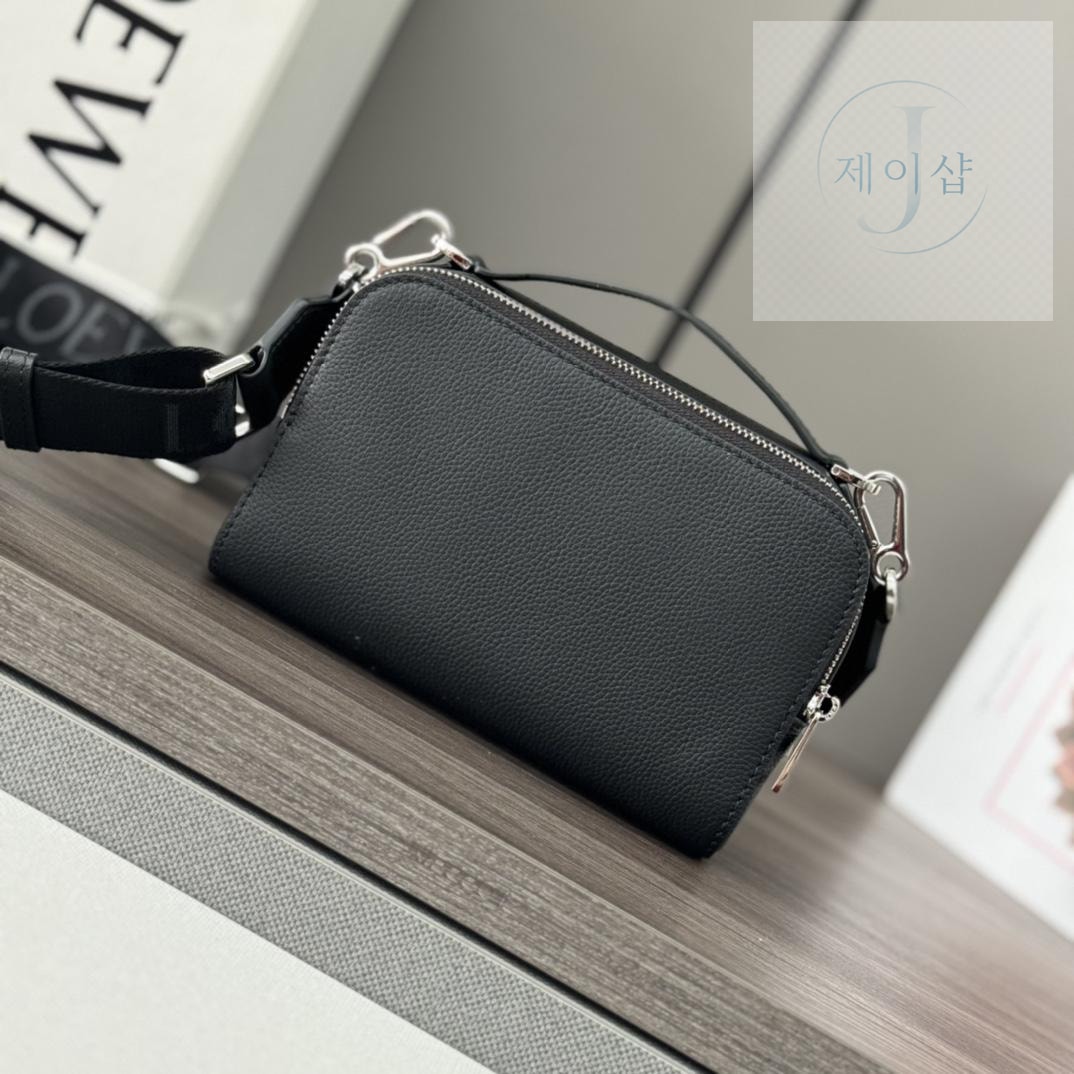 Loewe Mini Leather Camera - 상세 이미지