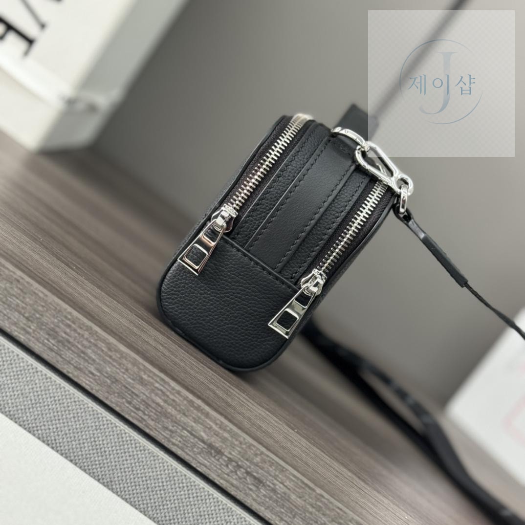 Loewe Mini Leather Camera - 상세 이미지