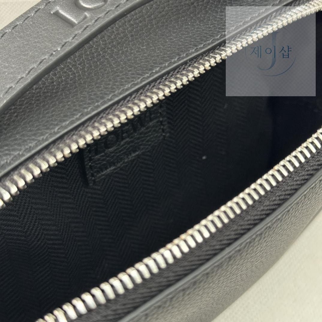 Loewe Mini Leather Camera - 상세 이미지
