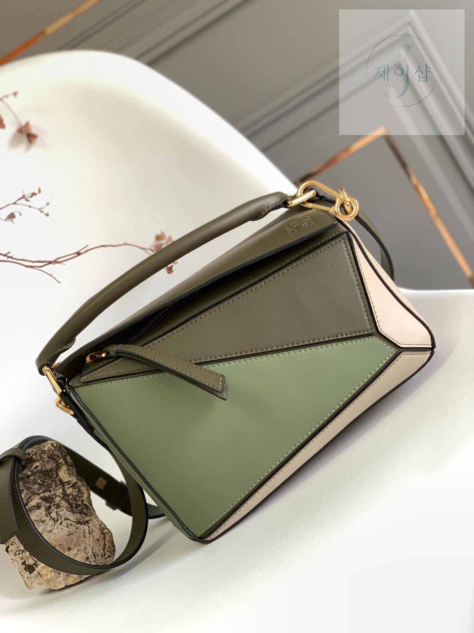 Loewe Small Puzzle