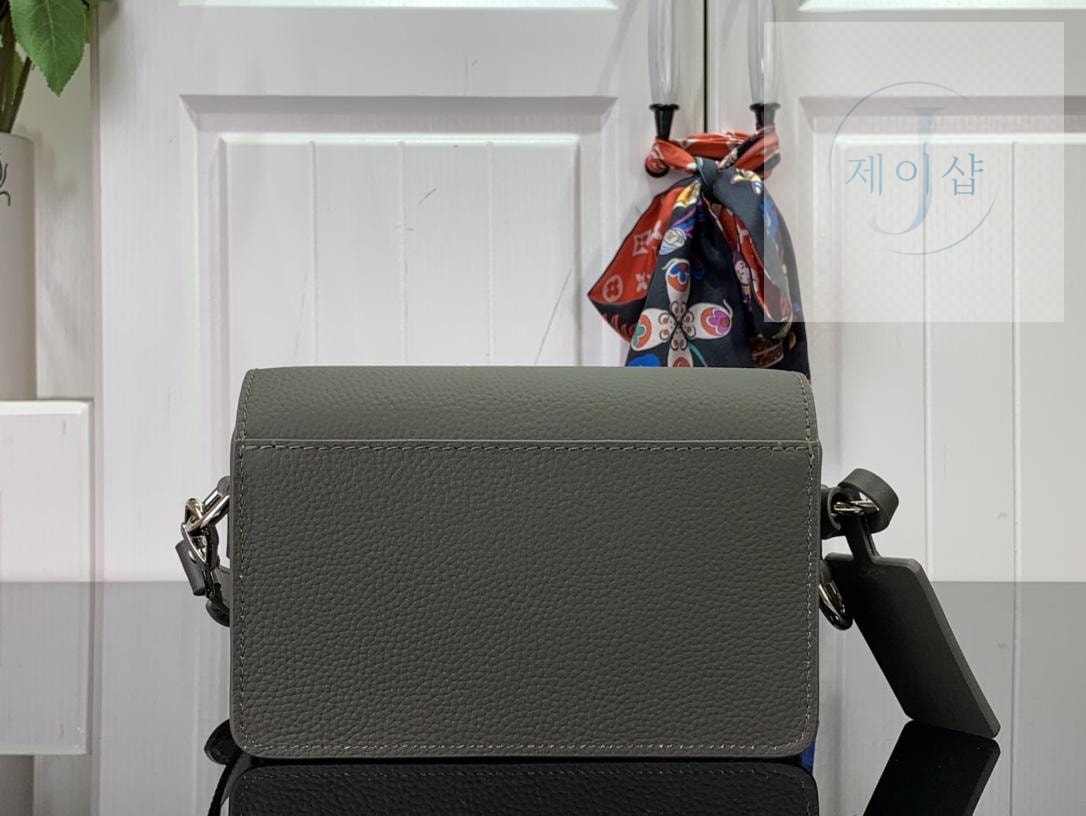 Louis Vuitton Fastline Wearable Wallet - 상세 이미지