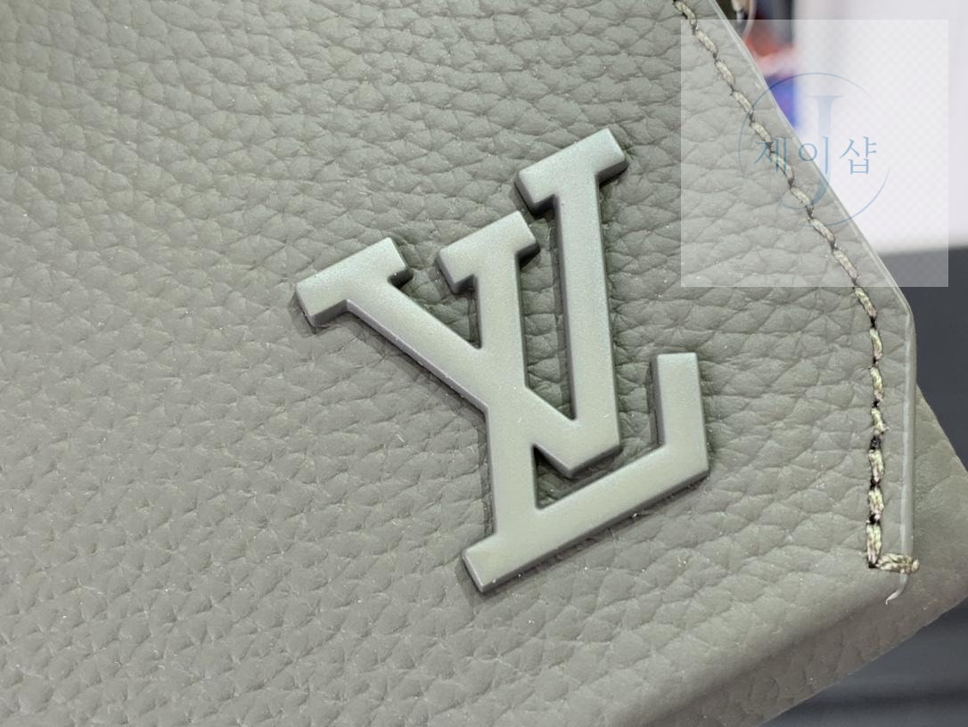 Louis Vuitton Fastline Wearable Wallet - 상세 이미지