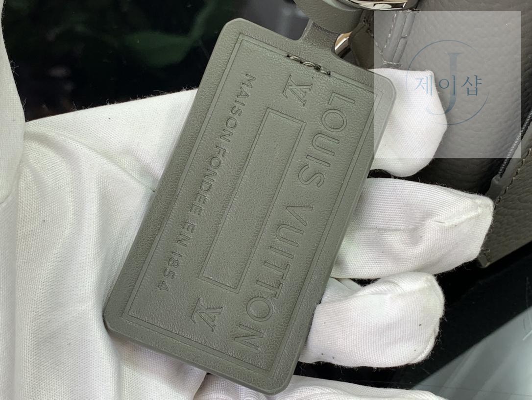 Louis Vuitton Fastline Wearable Wallet - 상세 이미지