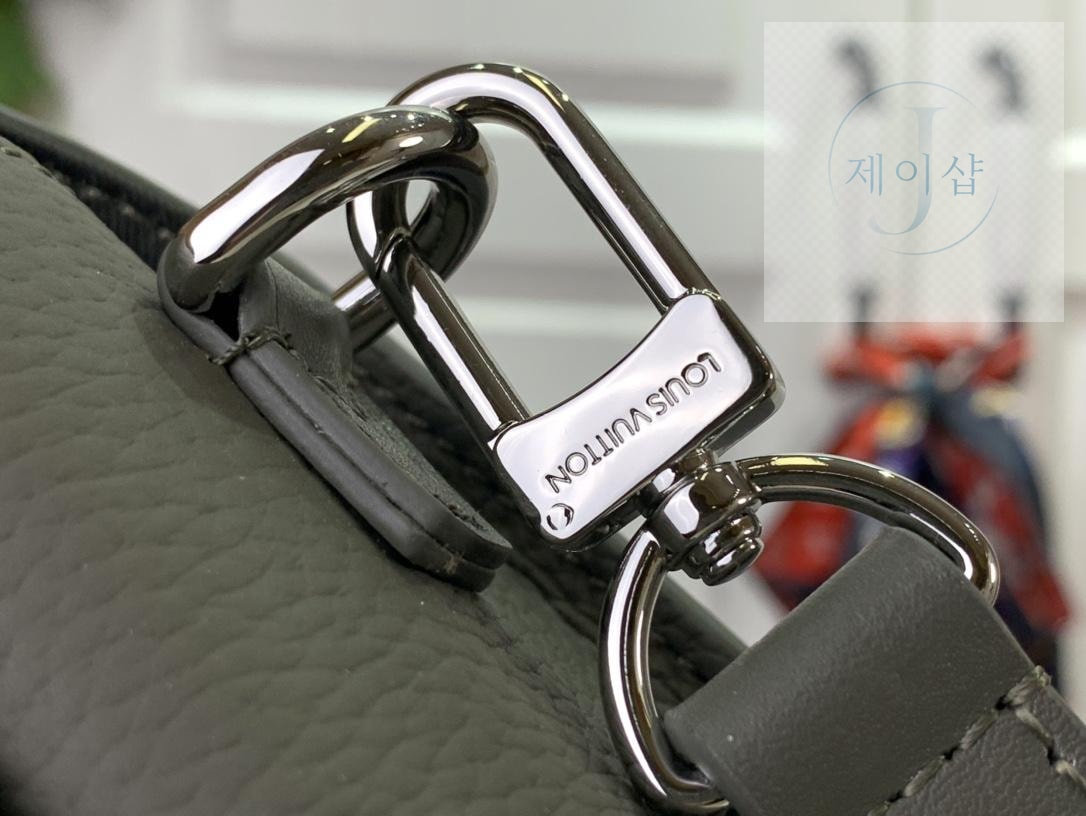 Louis Vuitton Fastline Wearable Wallet - 상세 이미지