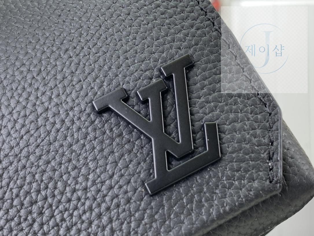 Louis Vuitton Fastline Wearable Wallet - 상세 이미지