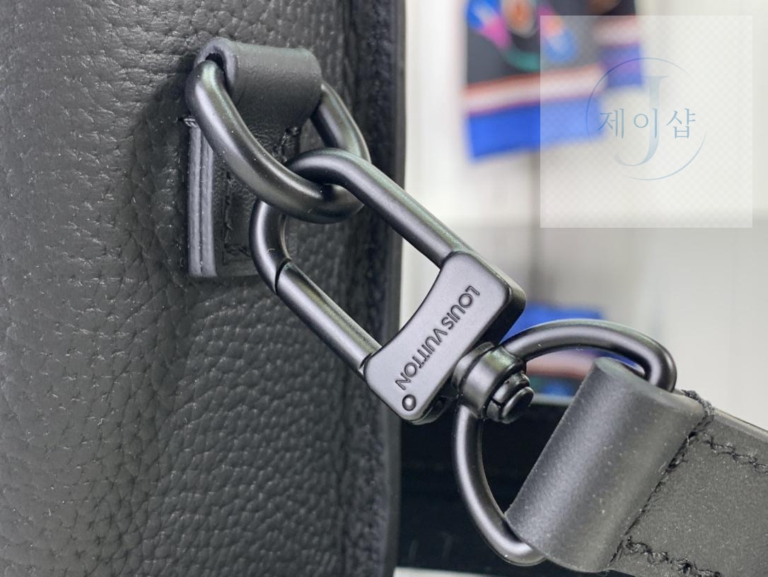 Louis Vuitton Fastline Wearable Wallet - 상세 이미지