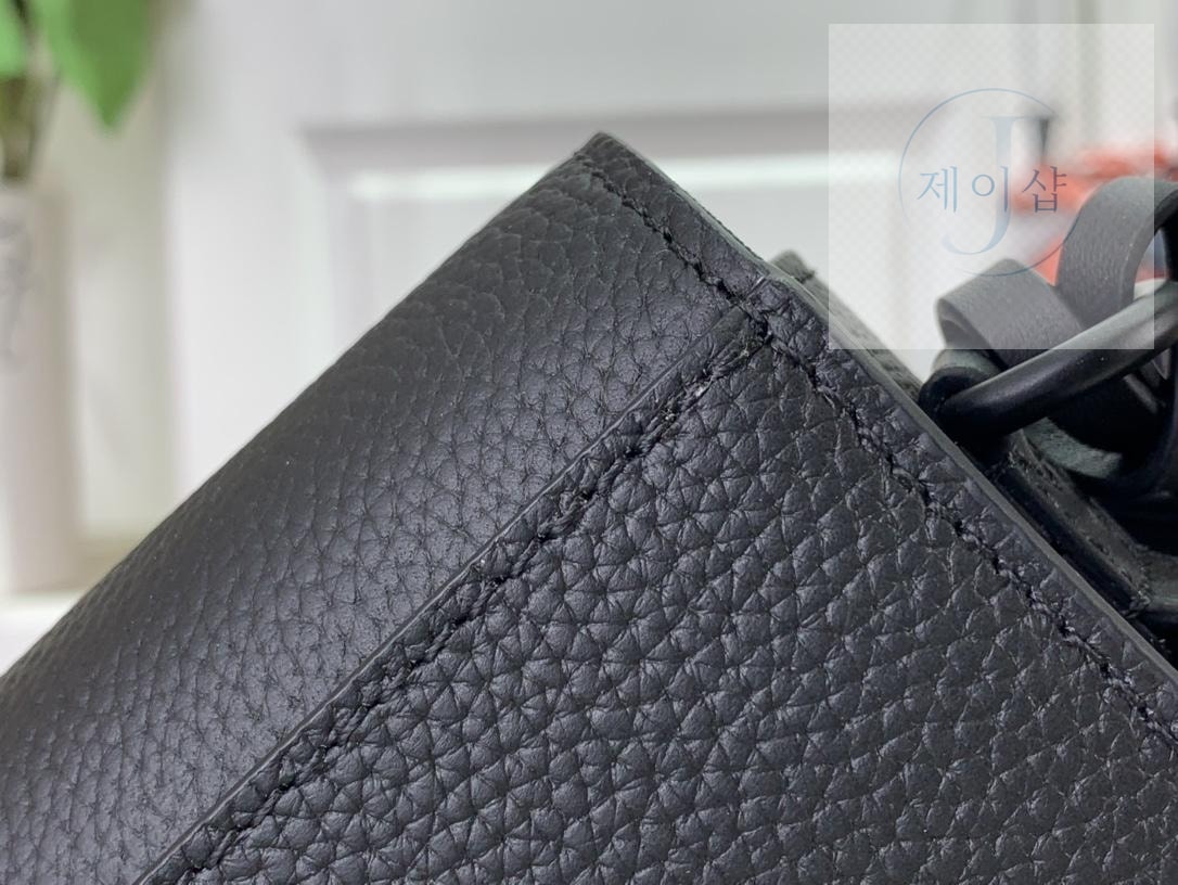 Louis Vuitton Fastline Wearable Wallet - 상세 이미지