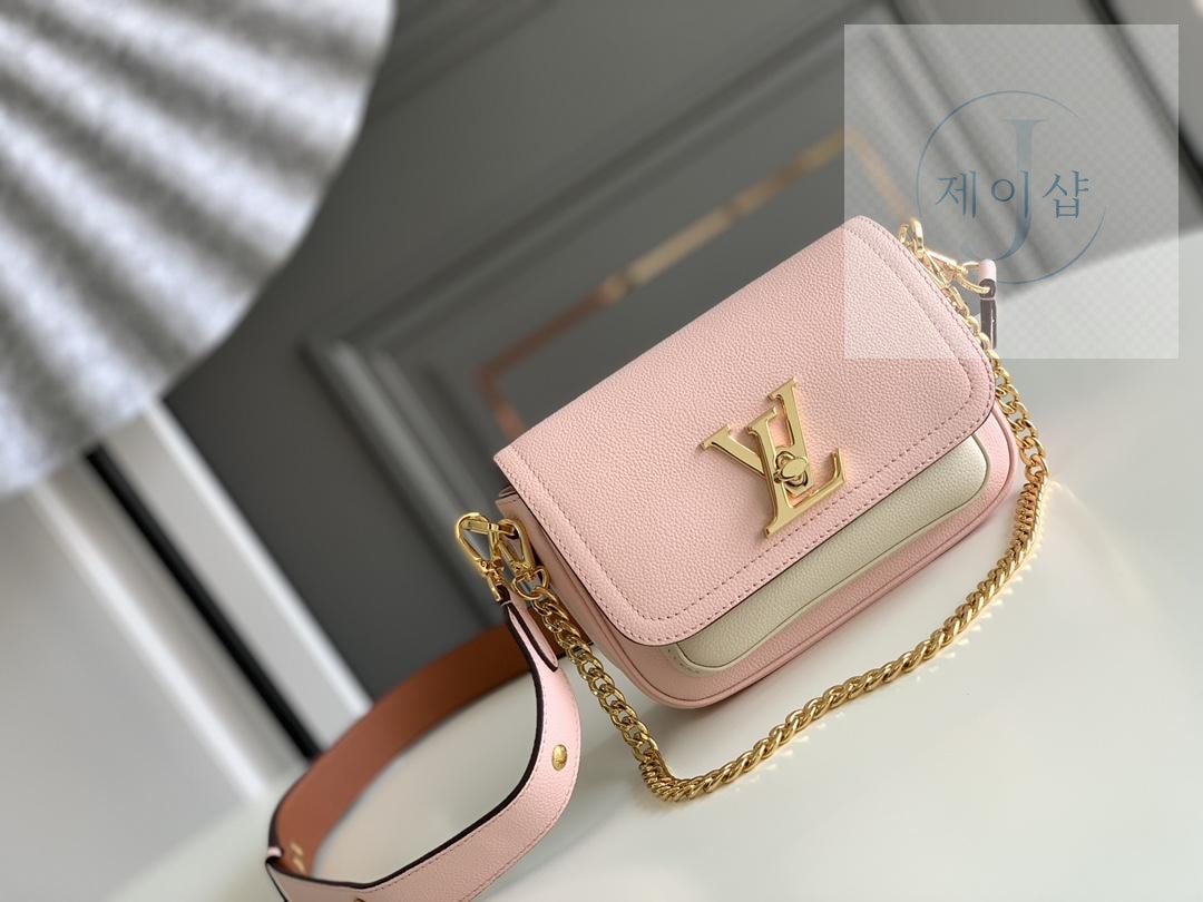 Louis Vuitton Lock Me Tender - 상세 이미지