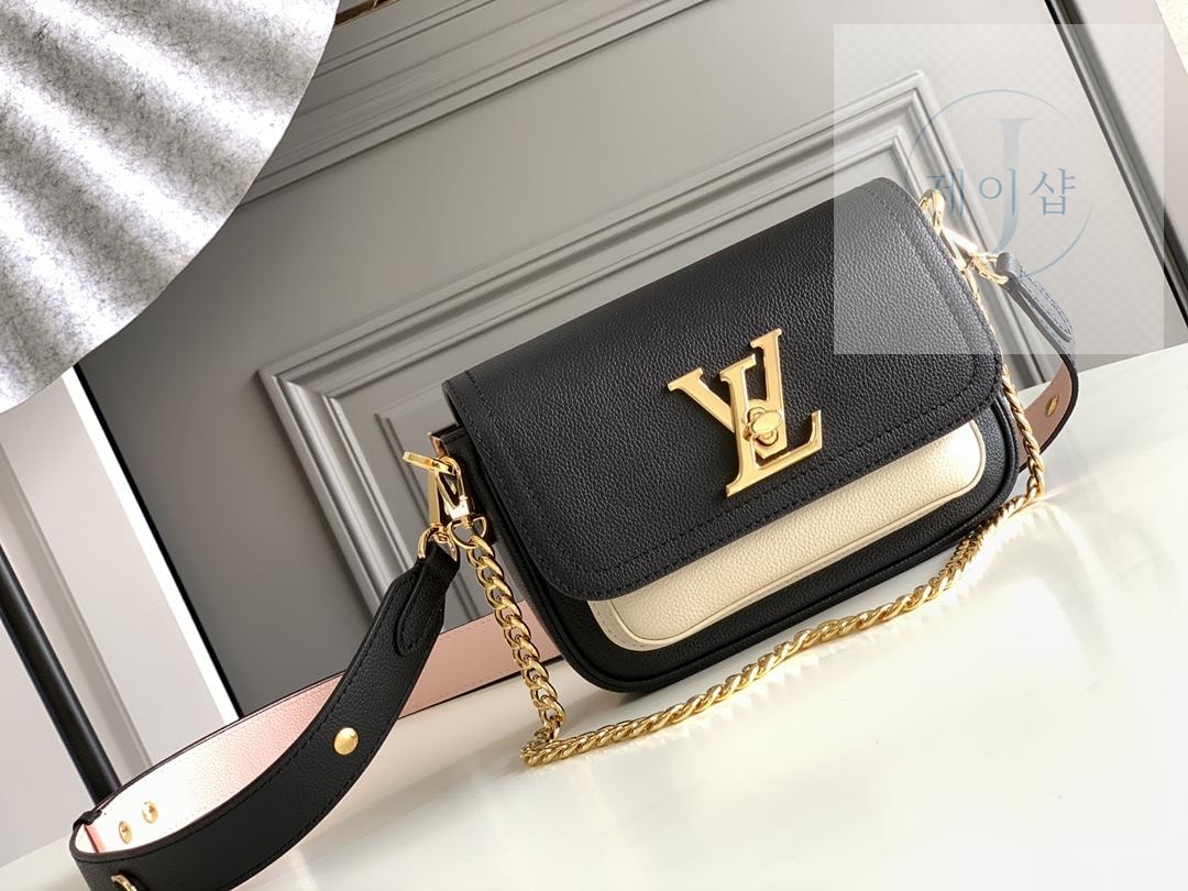 Louis Vuitton Lock Me Tender - 상세 이미지
