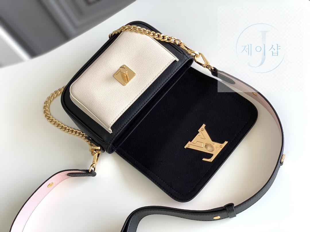 Louis Vuitton Lock Me Tender - 상세 이미지