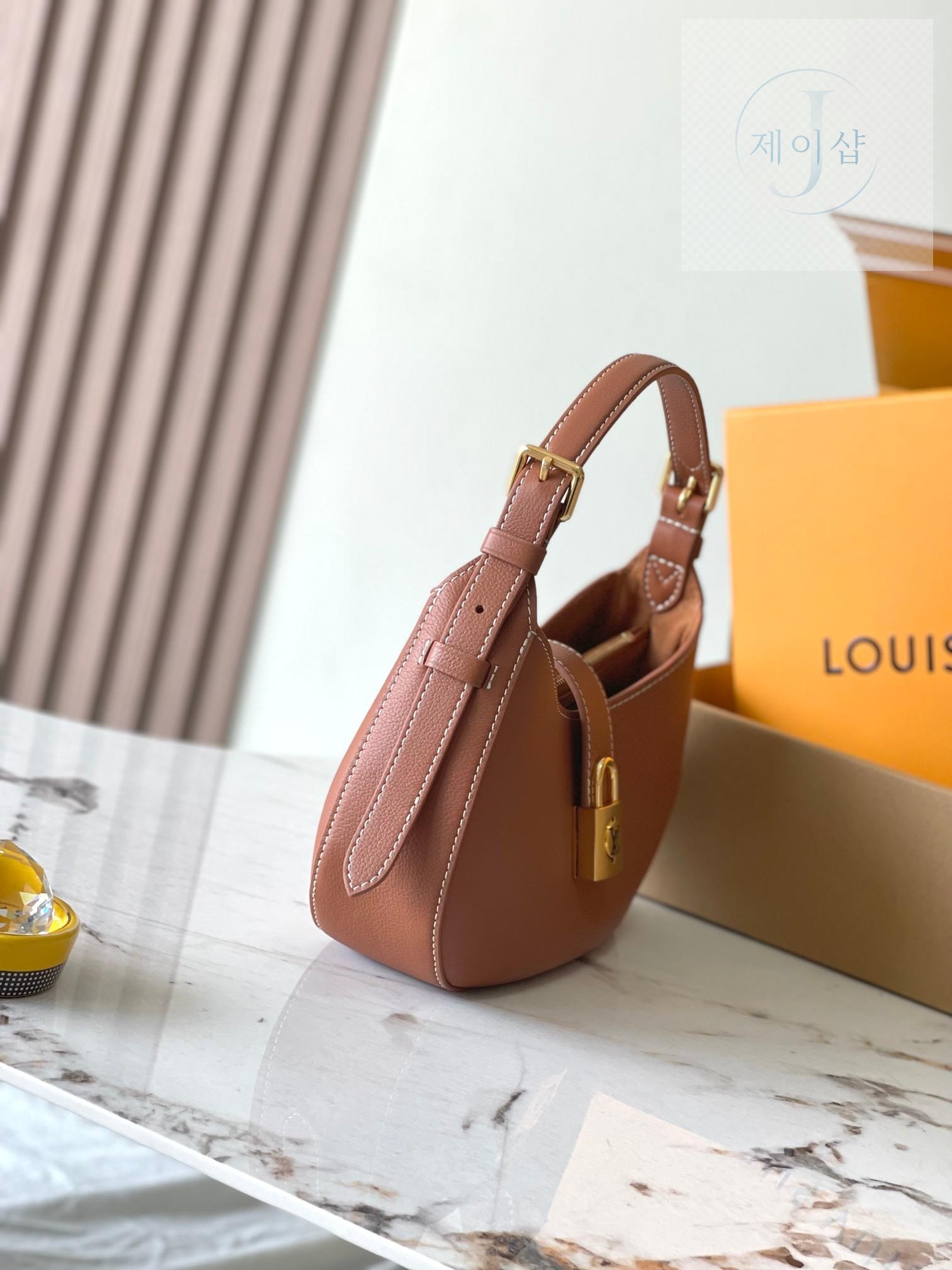 Louis Vuitton Low Key Shoulder - 상세 이미지