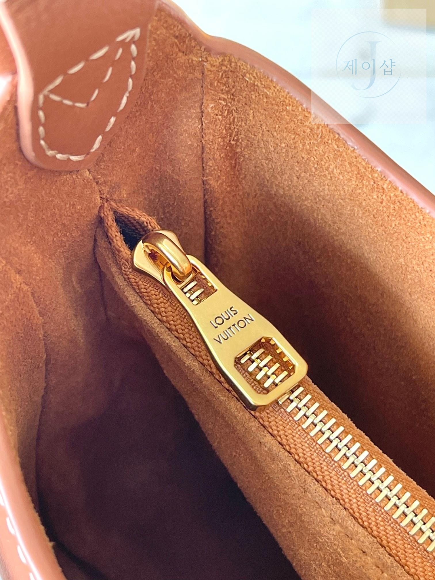 Louis Vuitton Low Key Shoulder - 상세 이미지