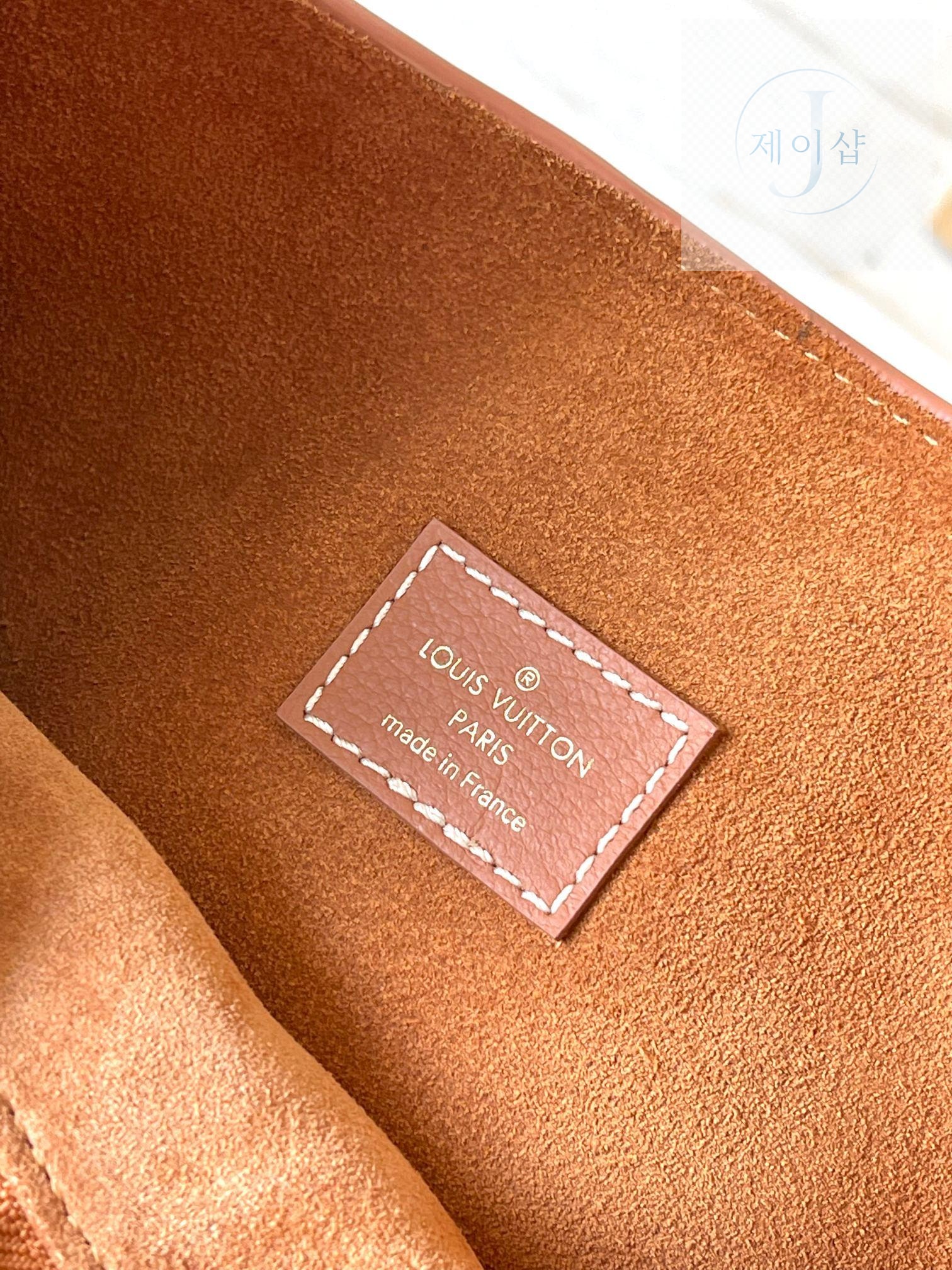 Louis Vuitton Low Key Shoulder - 상세 이미지