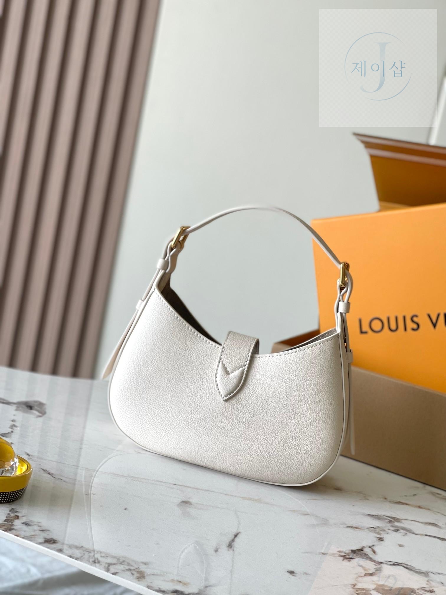 Louis Vuitton Low Key Shoulder - 상세 이미지