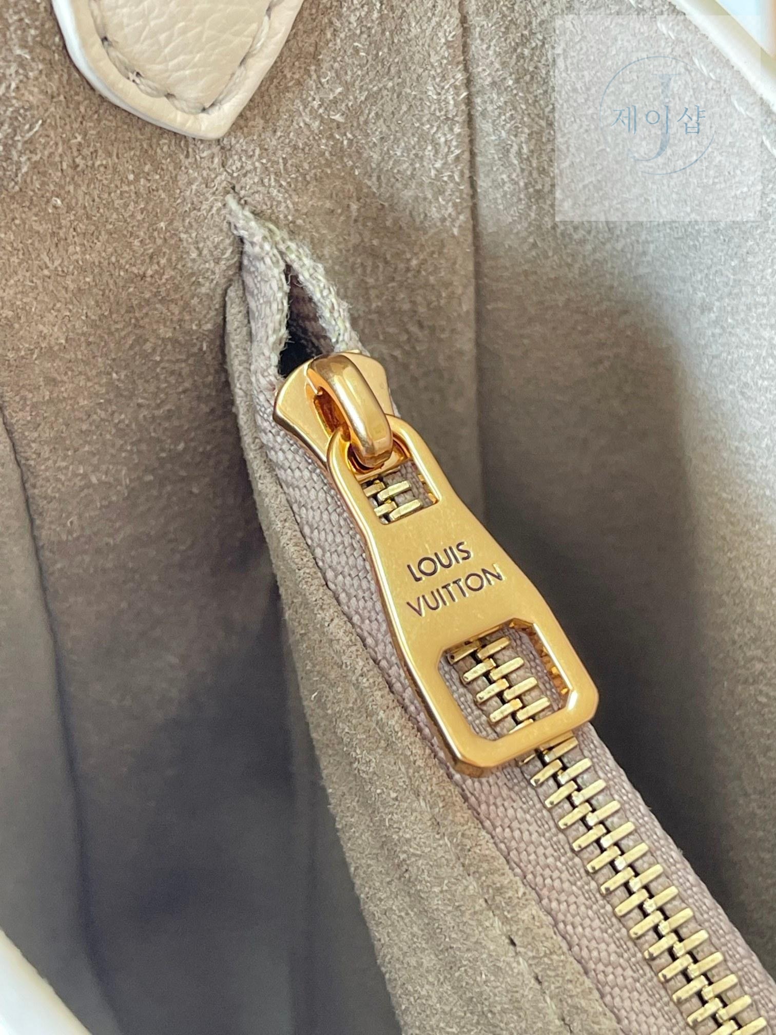 Louis Vuitton Low Key Shoulder - 상세 이미지