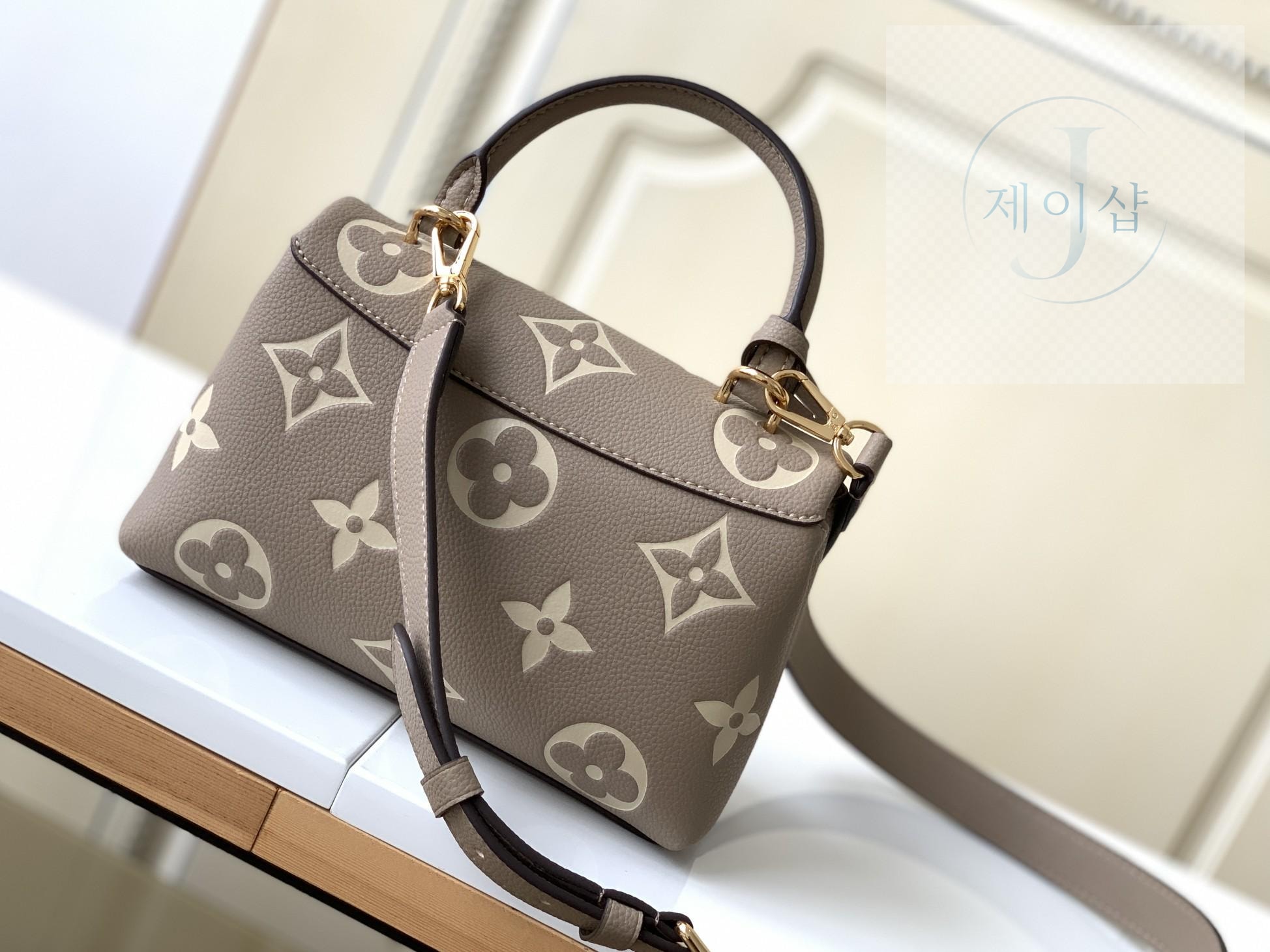 Louis Vuitton Madeleine BB - 상세 이미지