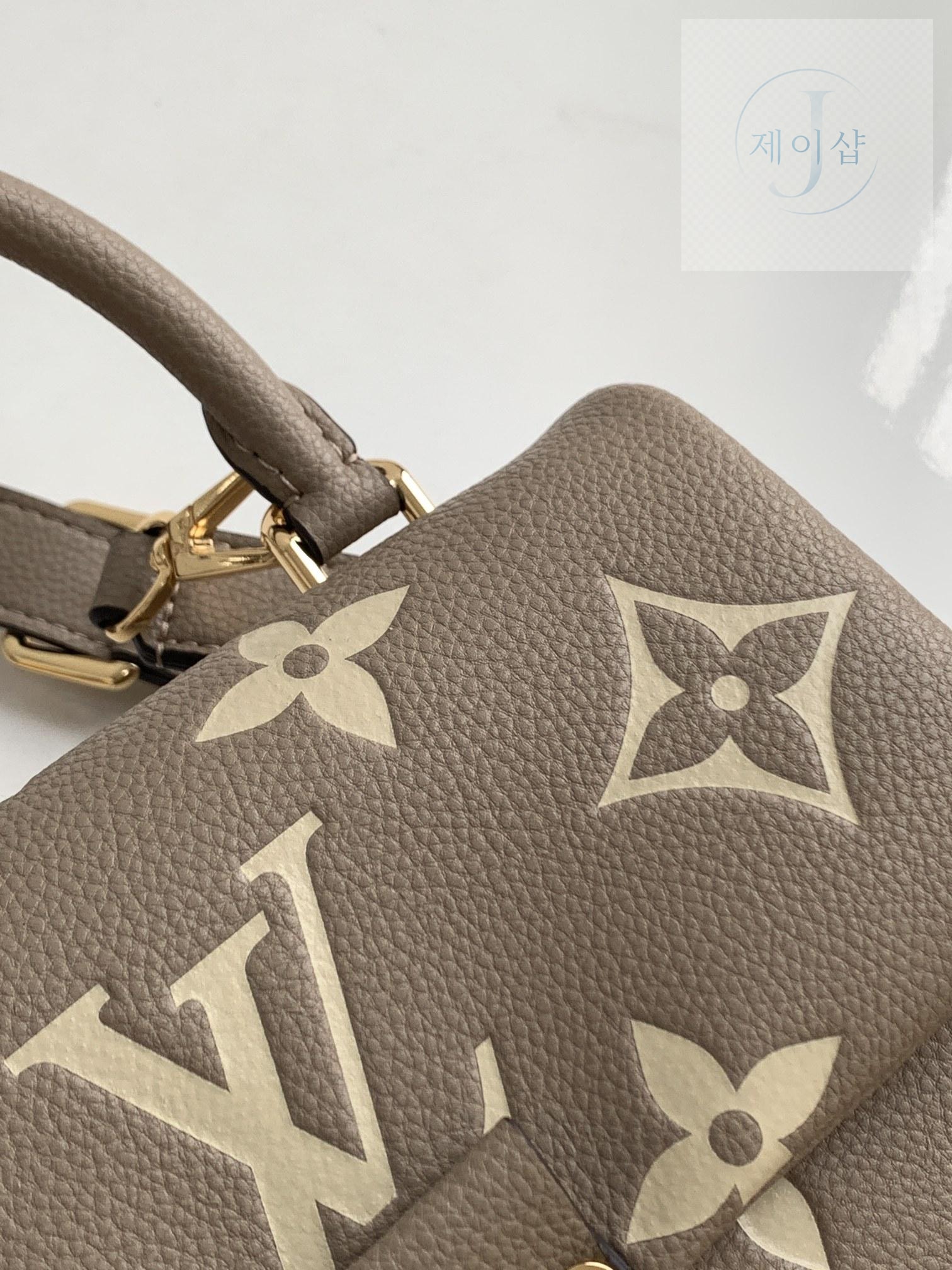Louis Vuitton Madeleine BB - 상세 이미지