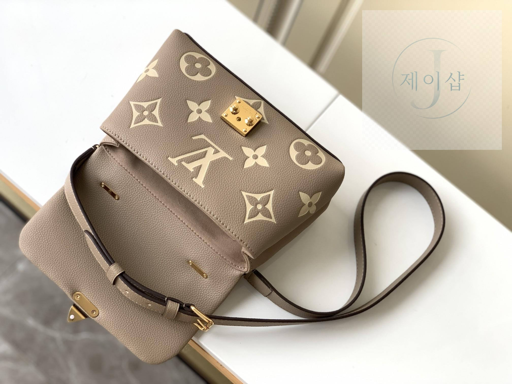 Louis Vuitton Madeleine BB - 상세 이미지