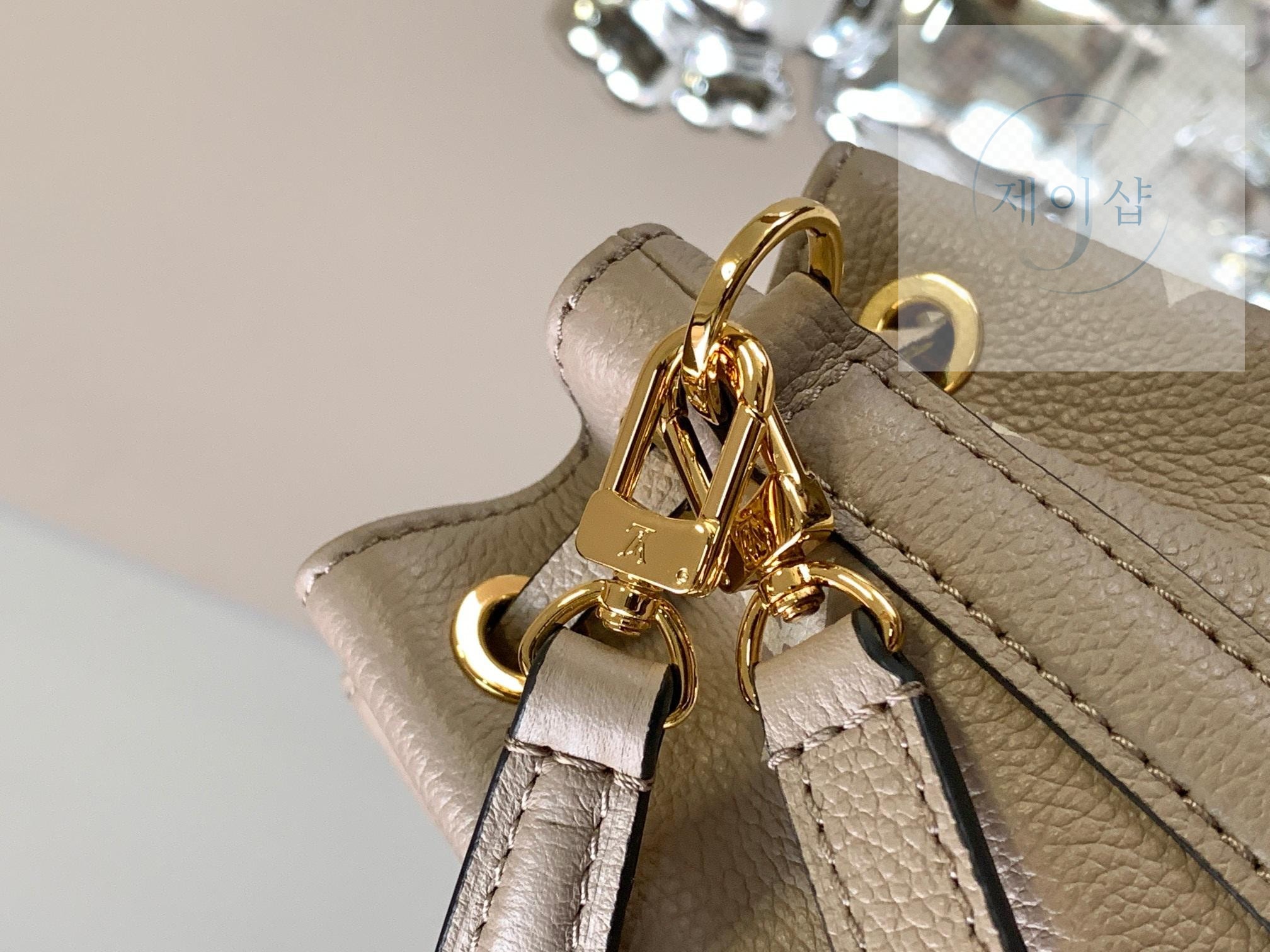 Louis Vuitton Nano Noe - 상세 이미지