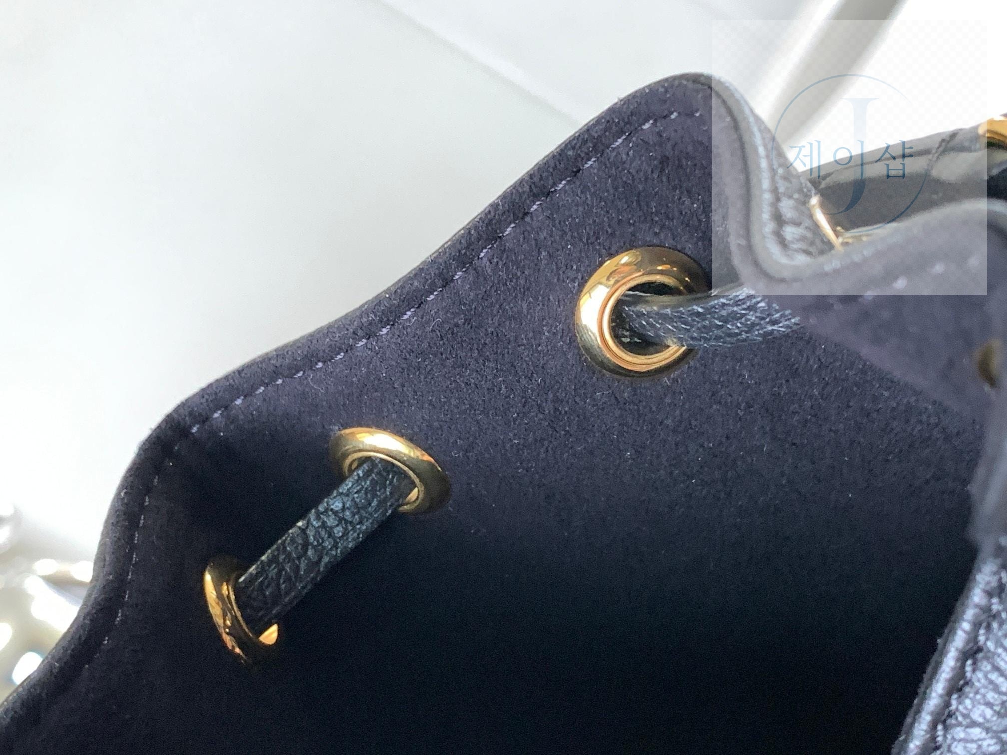 Louis Vuitton Nano Noe - 상세 이미지