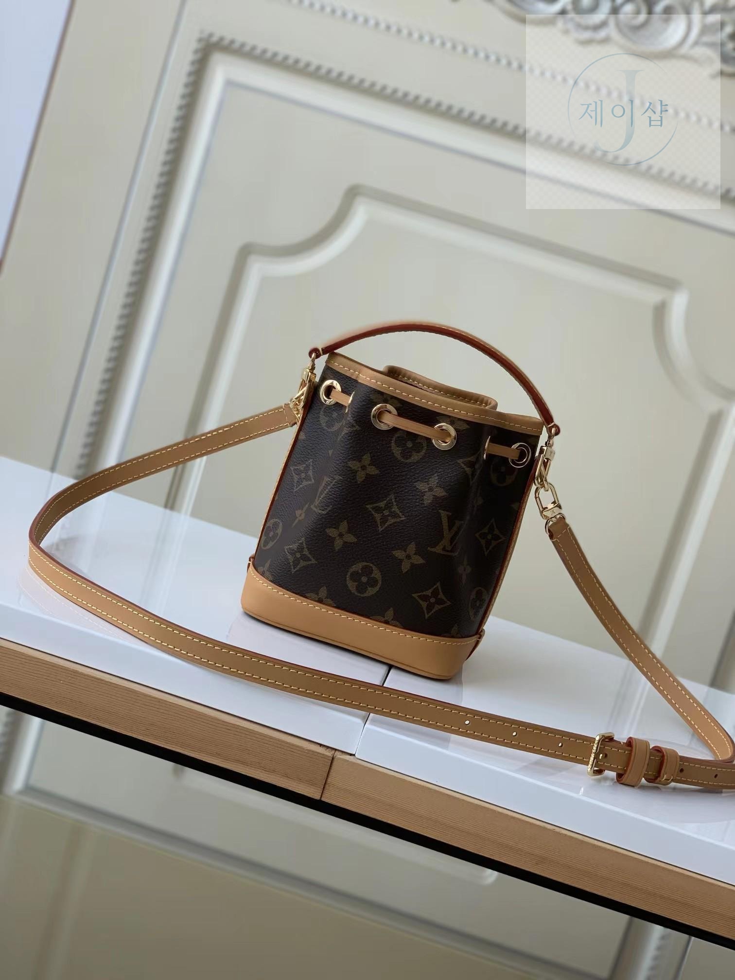 Louis Vuitton Nano Noe Monogram - 상세 이미지