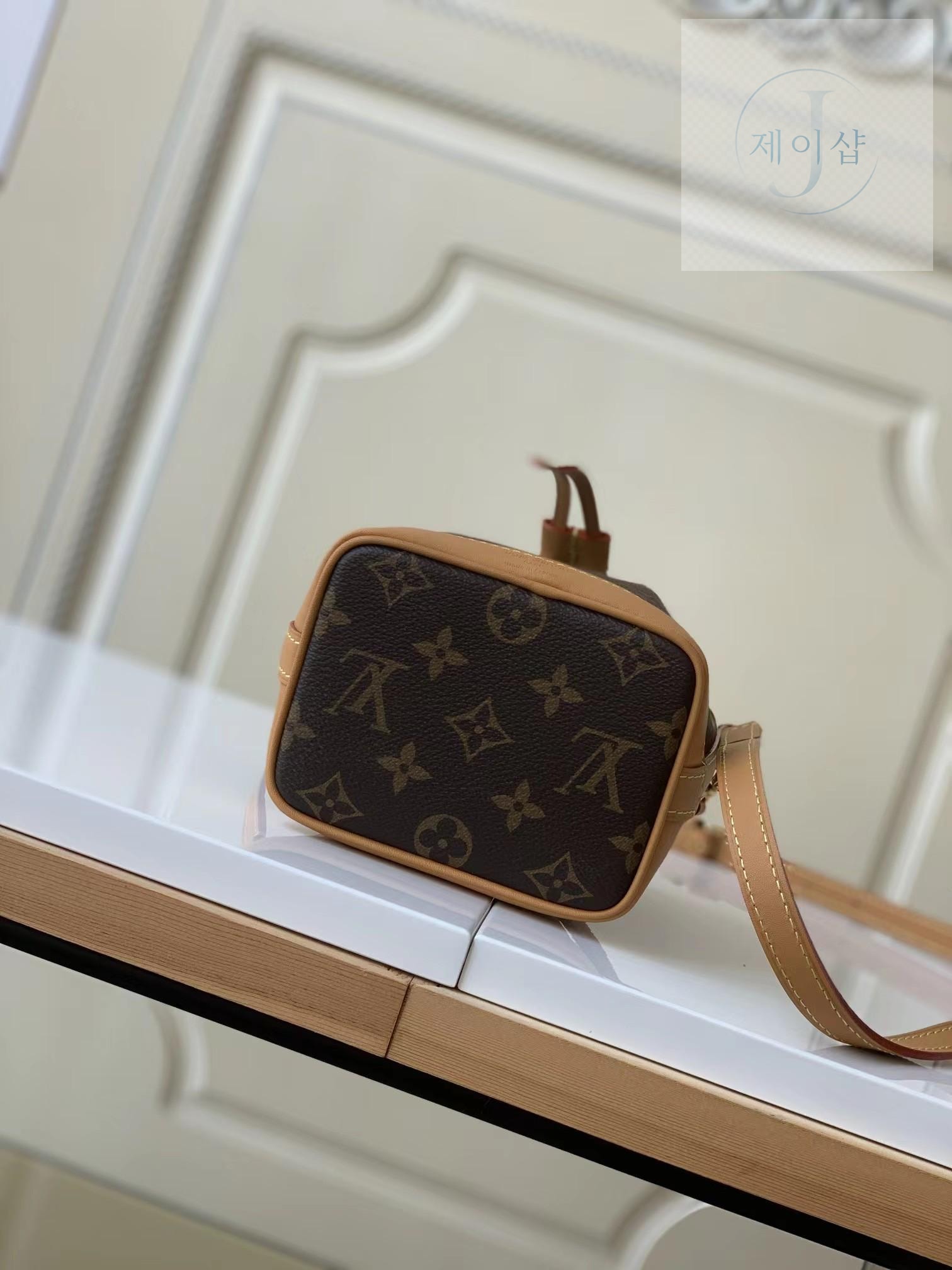 Louis Vuitton Nano Noe Monogram - 상세 이미지