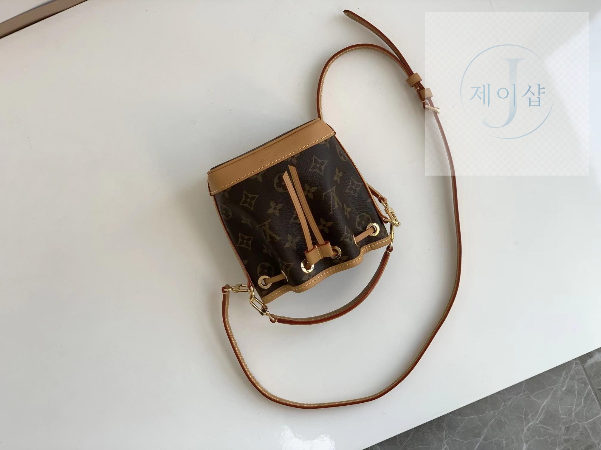 Louis Vuitton Nano Noe Monogram - 상세 이미지