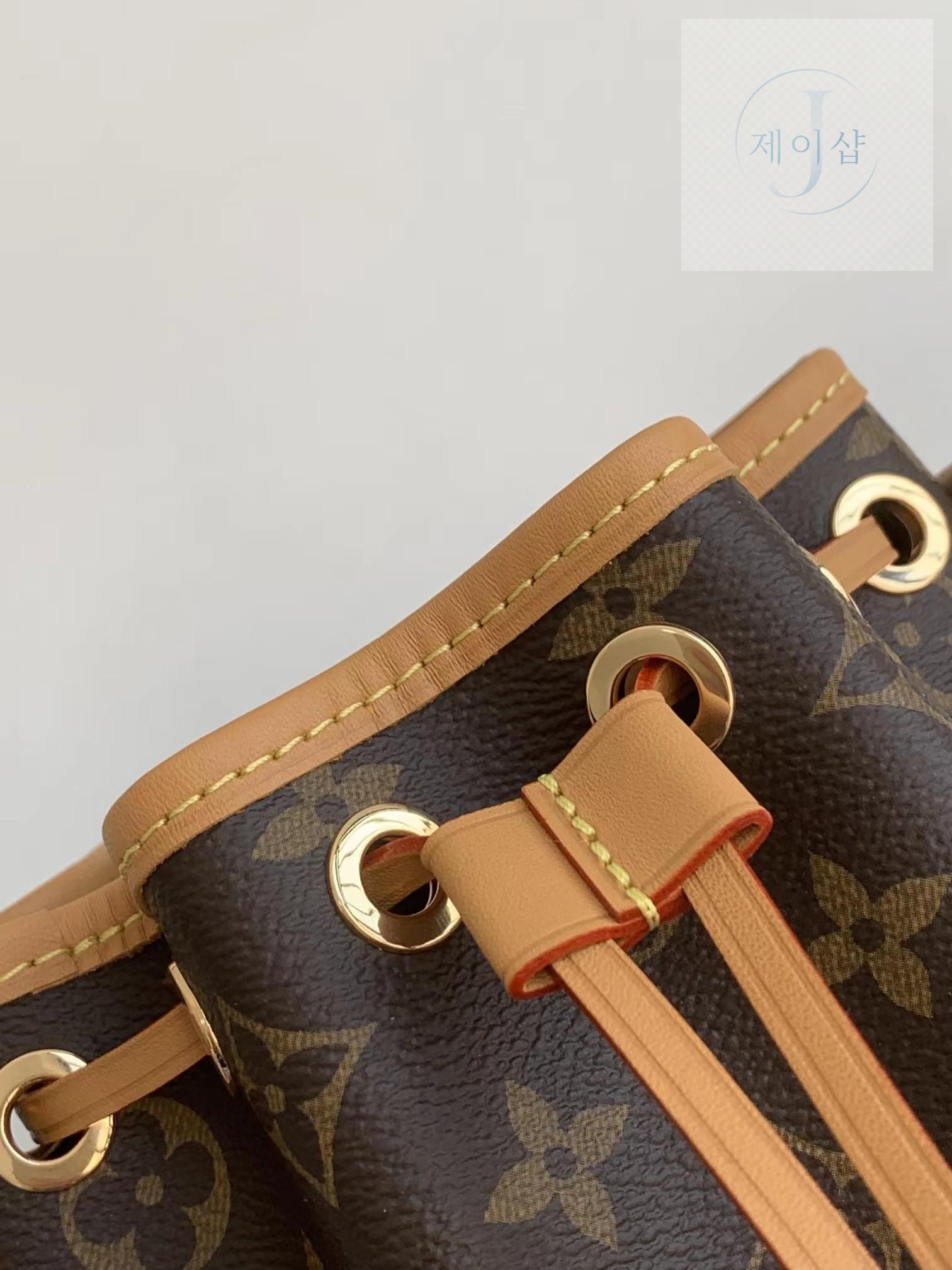 Louis Vuitton Nano Noe Monogram - 상세 이미지