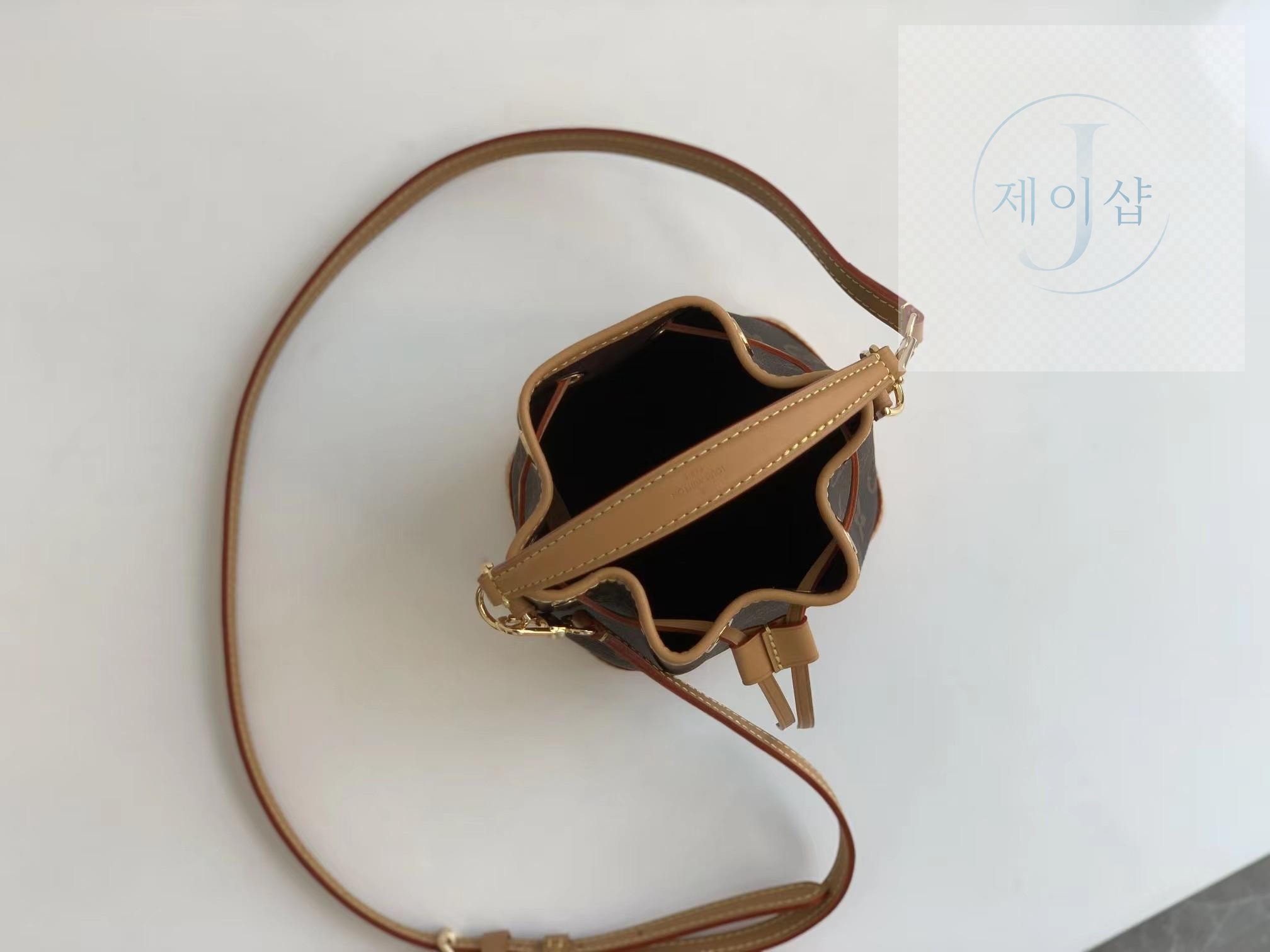 Louis Vuitton Nano Noe Monogram - 상세 이미지