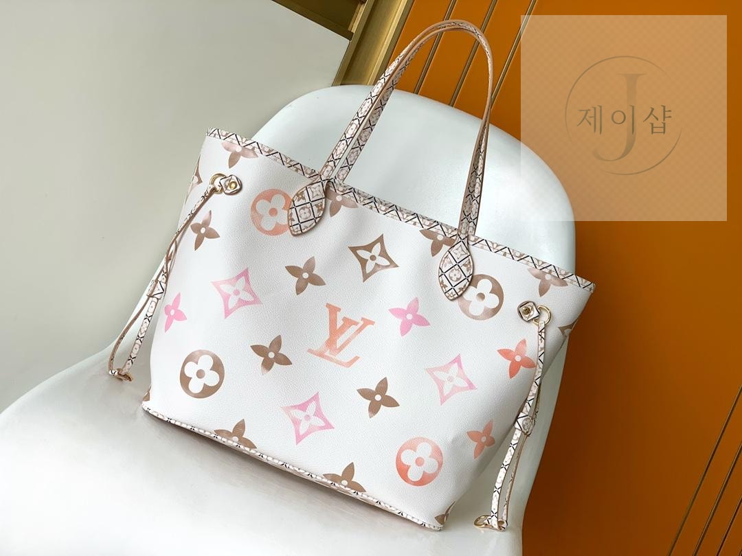Louis Vuitton Neverfull Giant Monogram