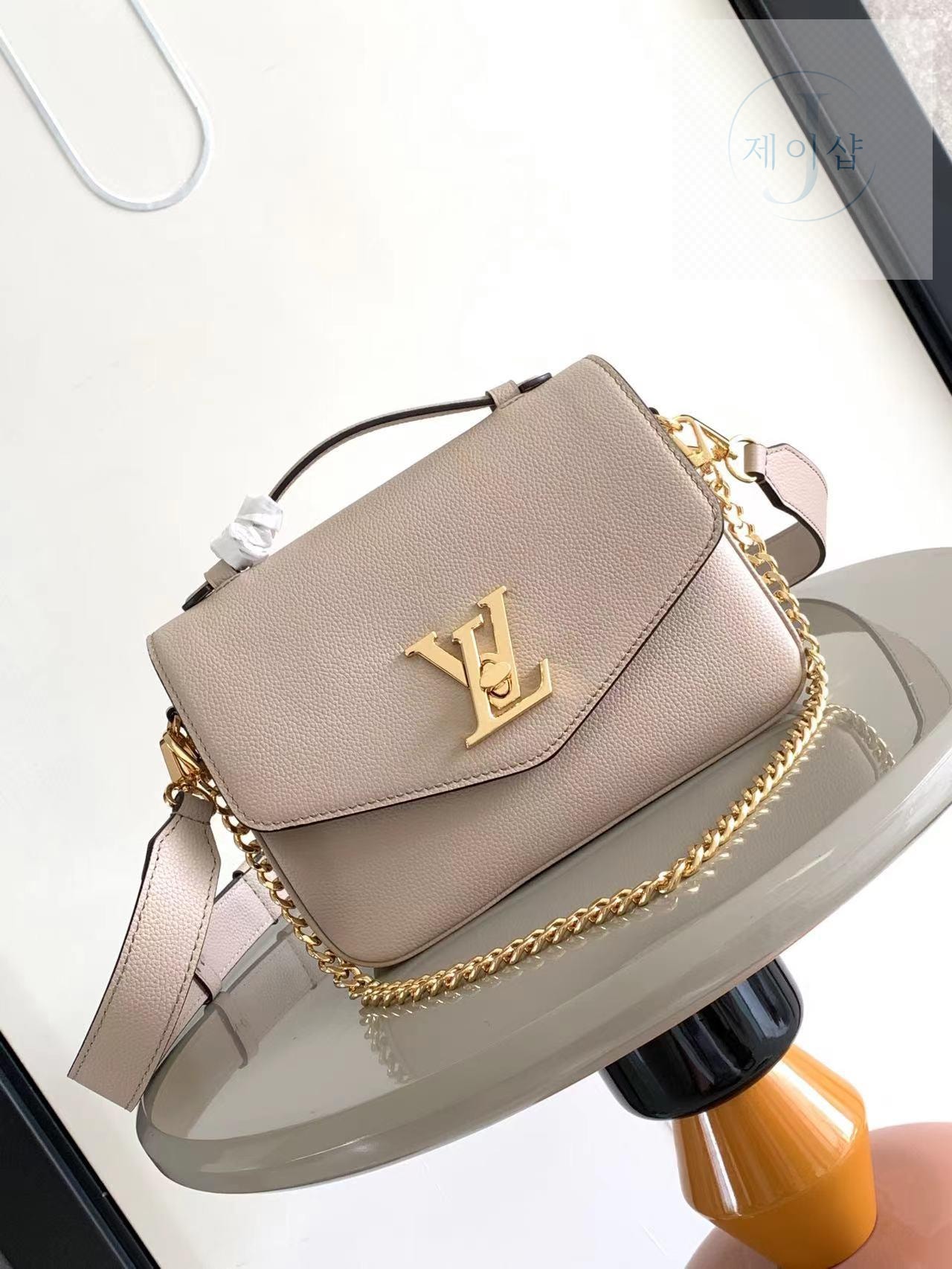 Louis Vuitton Oxford Lockme