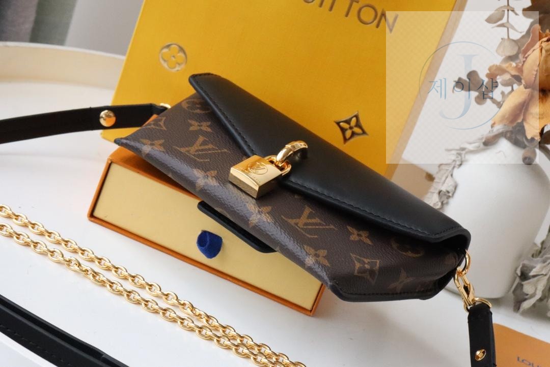 Louis Vuitton Padlock On Strap - 상세 이미지