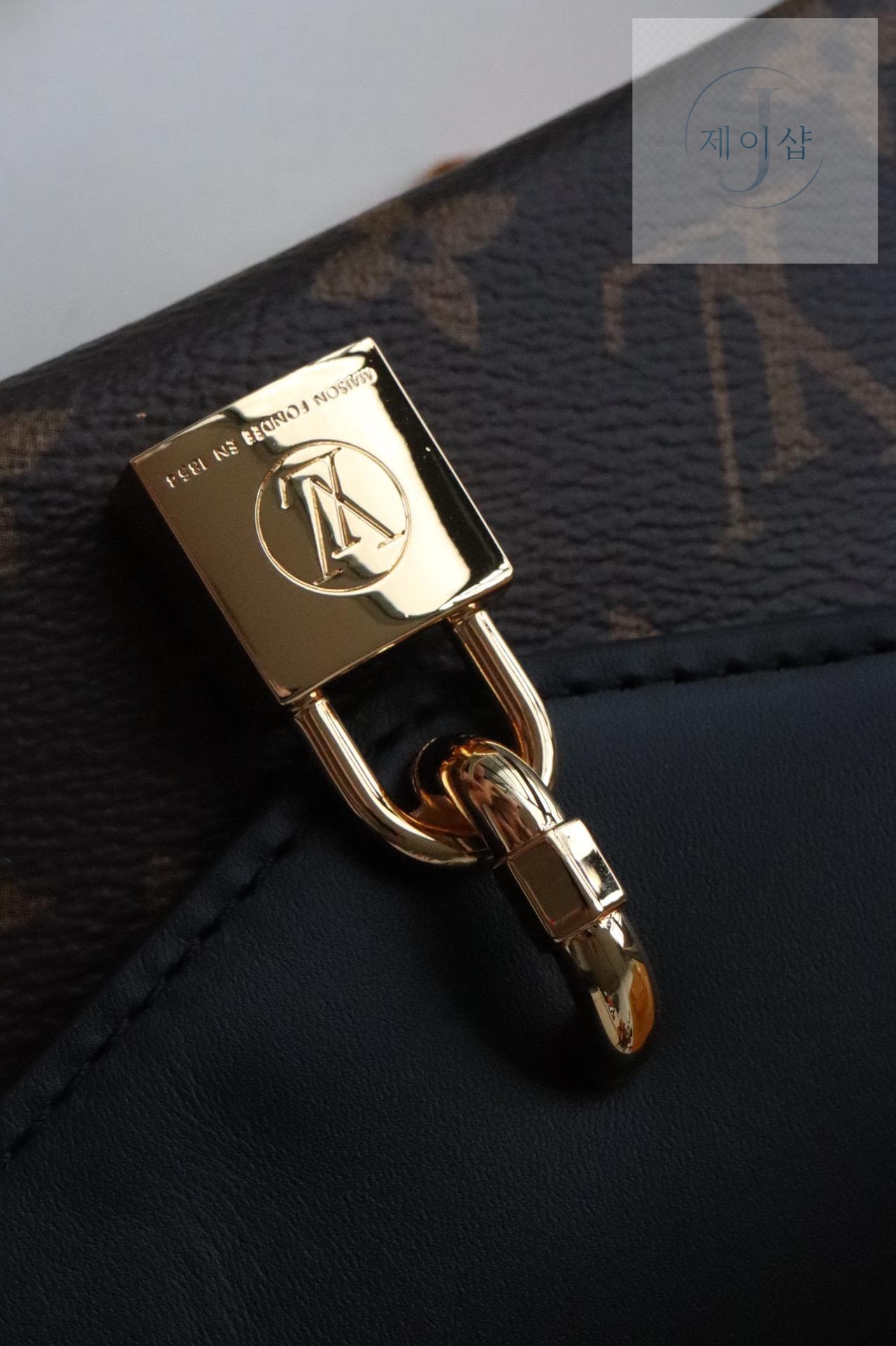 Louis Vuitton Padlock On Strap - 상세 이미지