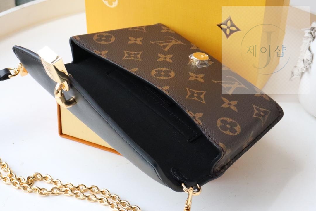 Louis Vuitton Padlock On Strap - 상세 이미지