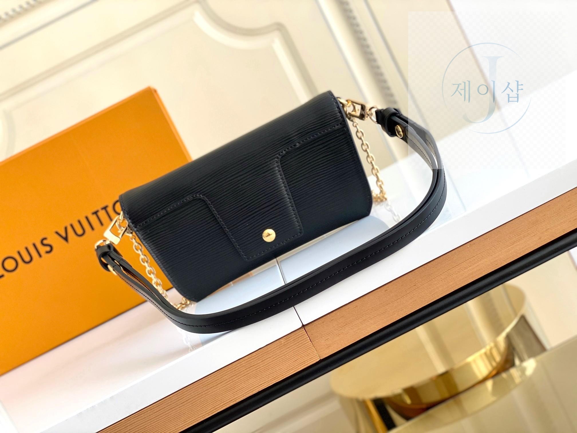 Louis Vuitton Padlock On Strap - 상세 이미지