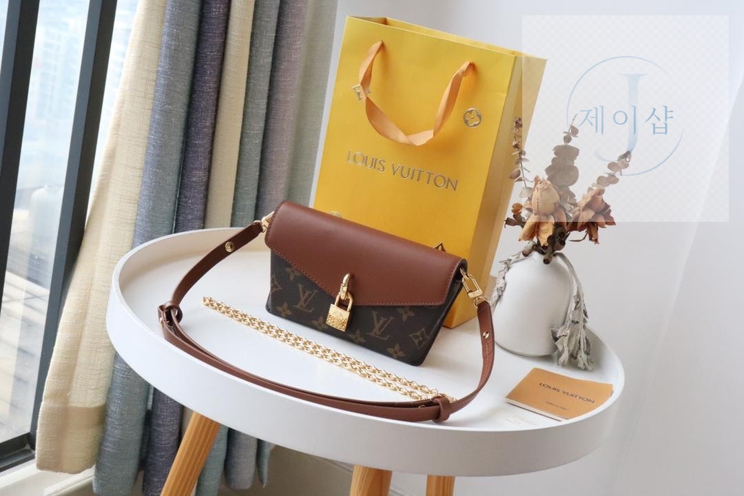 Louis Vuitton Padlock On Strap - 상세 이미지