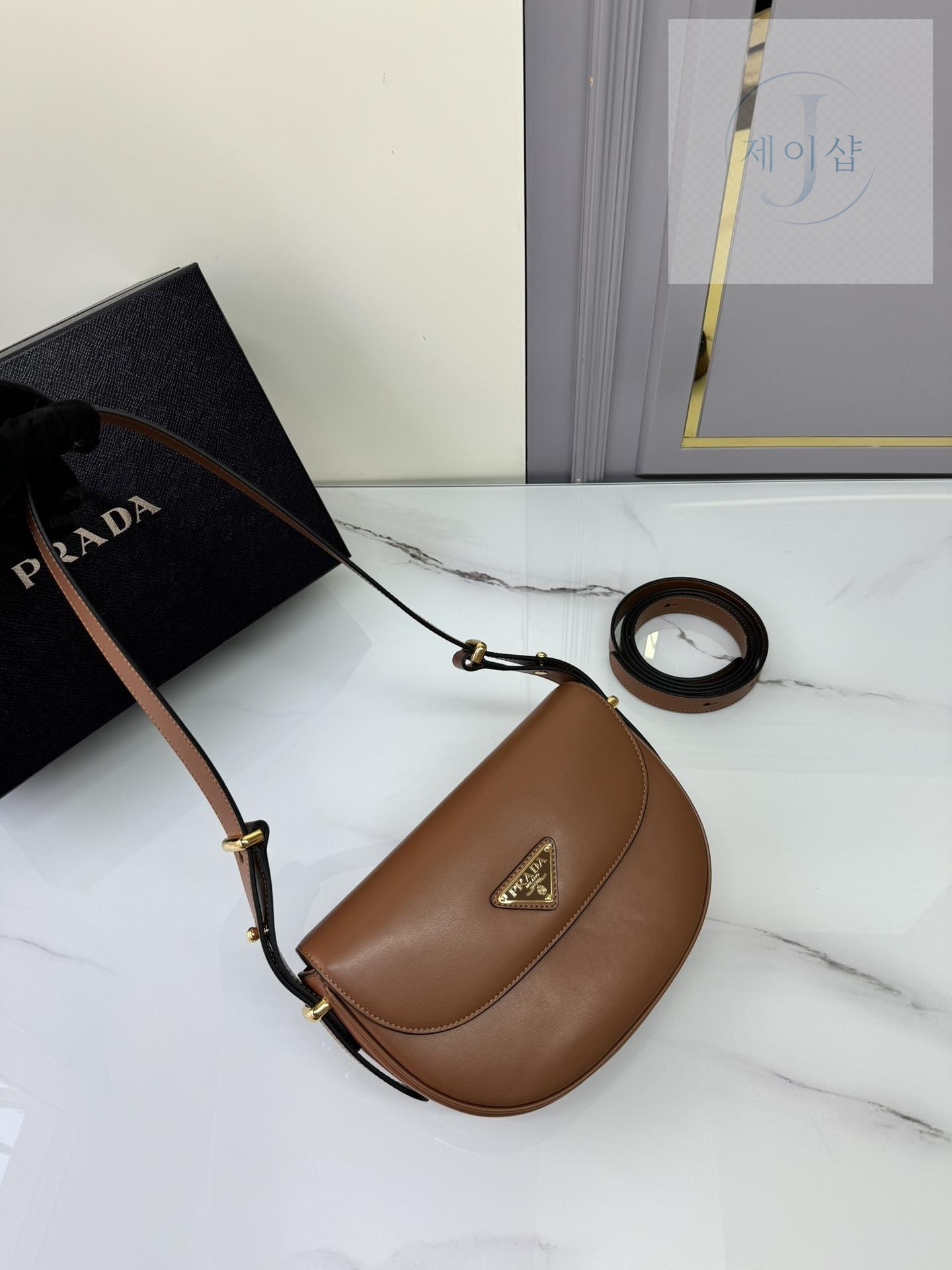 Prada Arque Leather Shoulder Flap - 상세 이미지