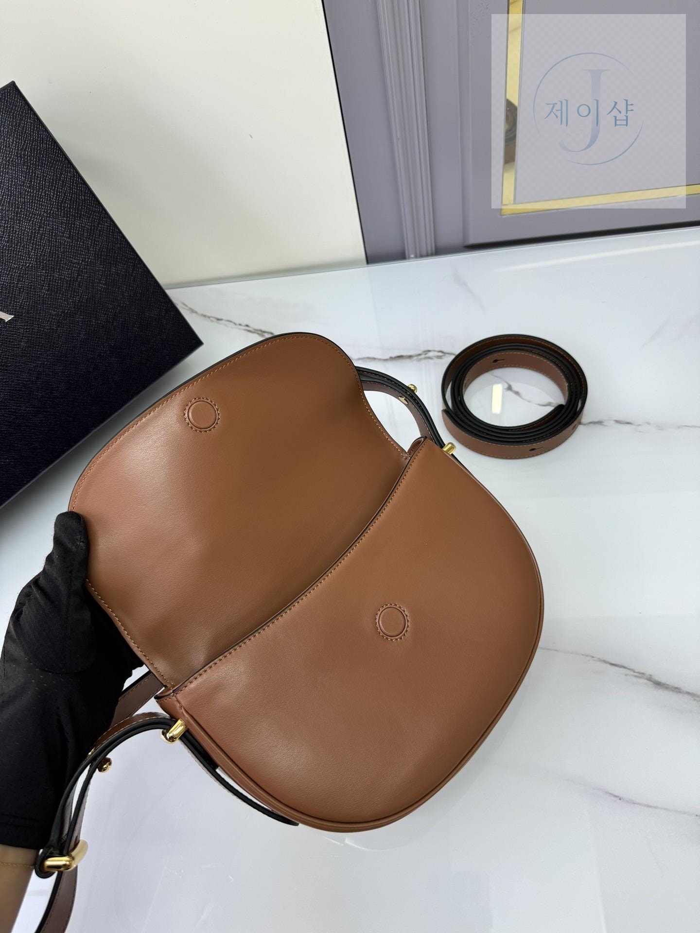 Prada Arque Leather Shoulder Flap - 상세 이미지
