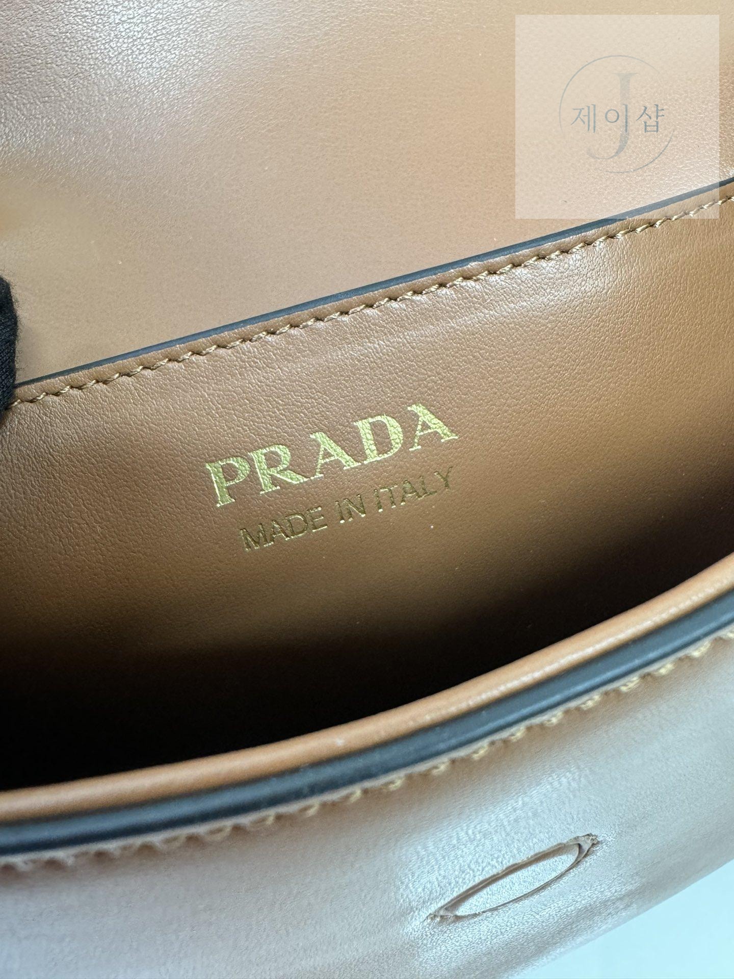 Prada Arque Leather Shoulder Flap - 상세 이미지