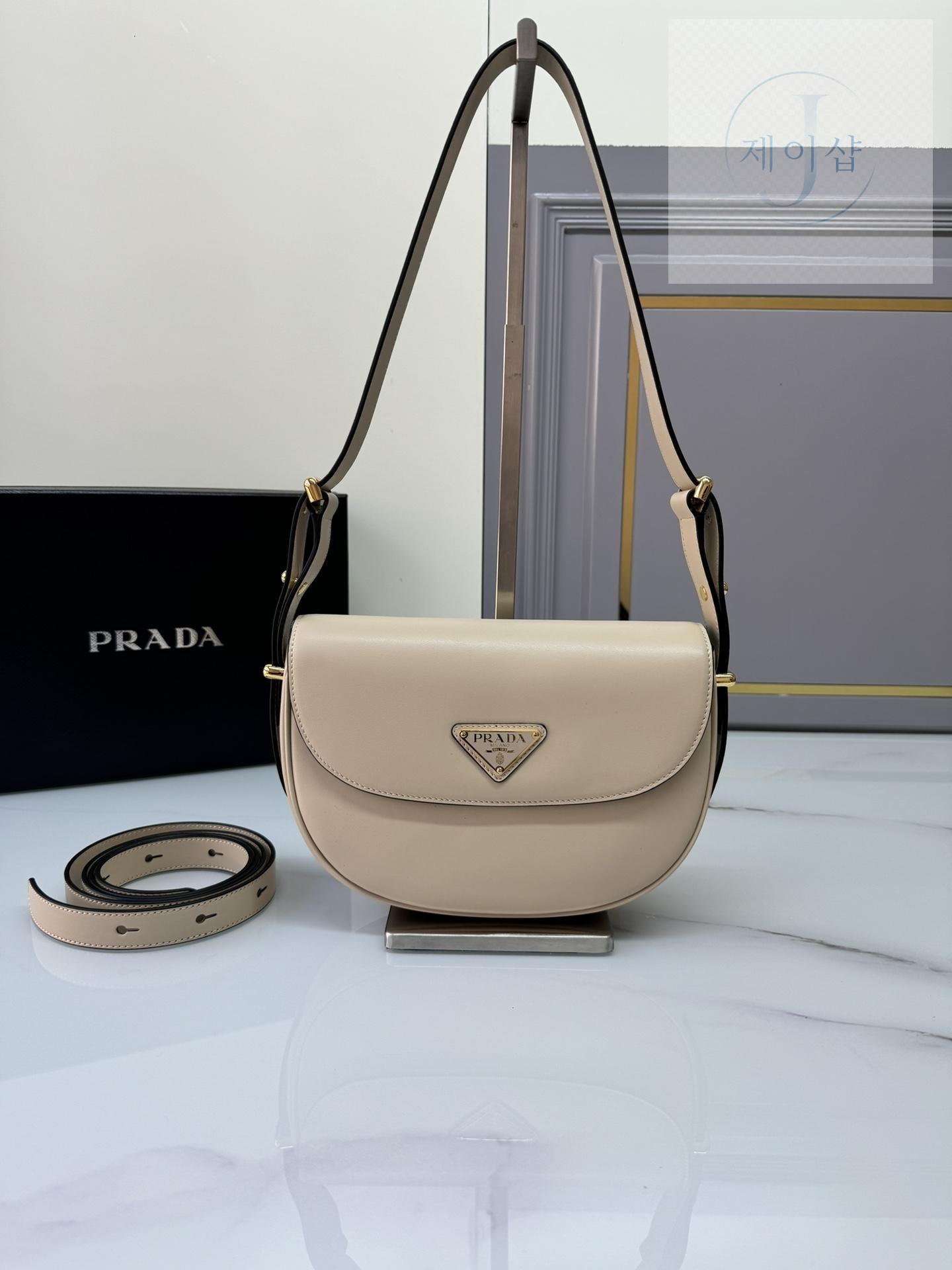 Prada Arque Leather Shoulder Flap - 상세 이미지