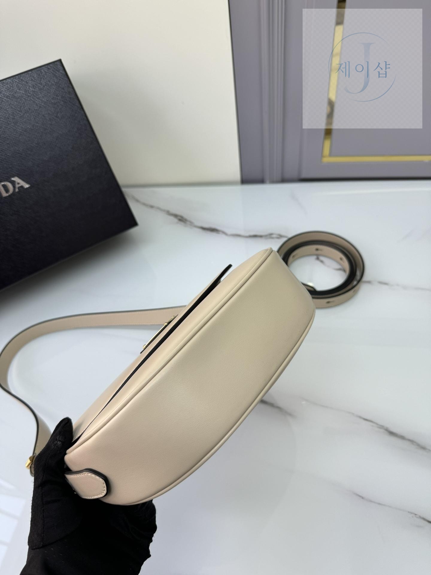 Prada Arque Leather Shoulder Flap - 상세 이미지
