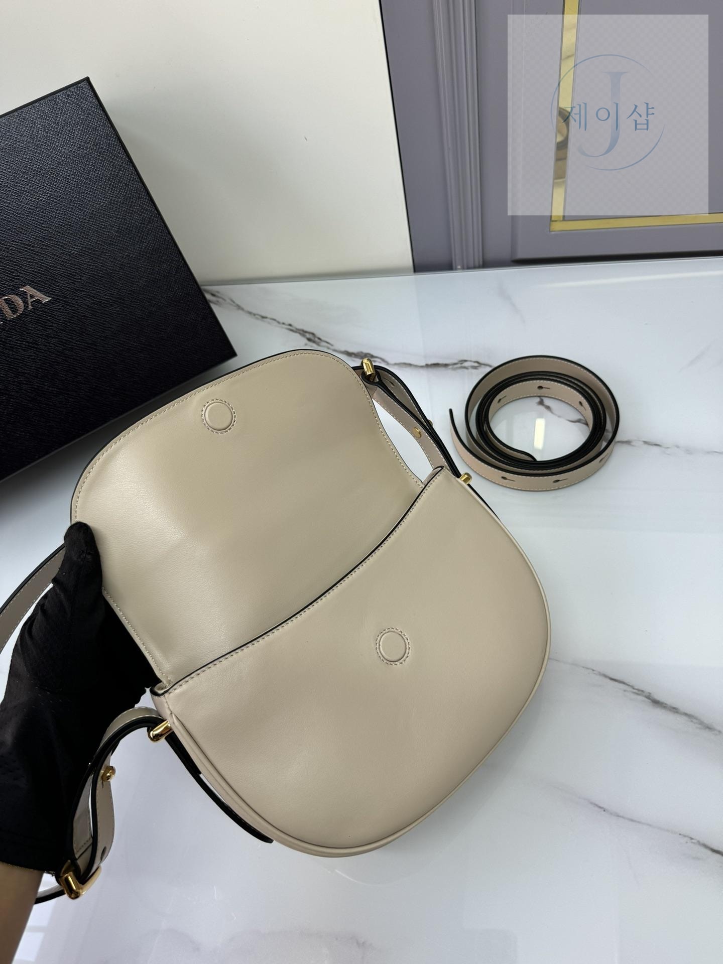 Prada Arque Leather Shoulder Flap - 상세 이미지