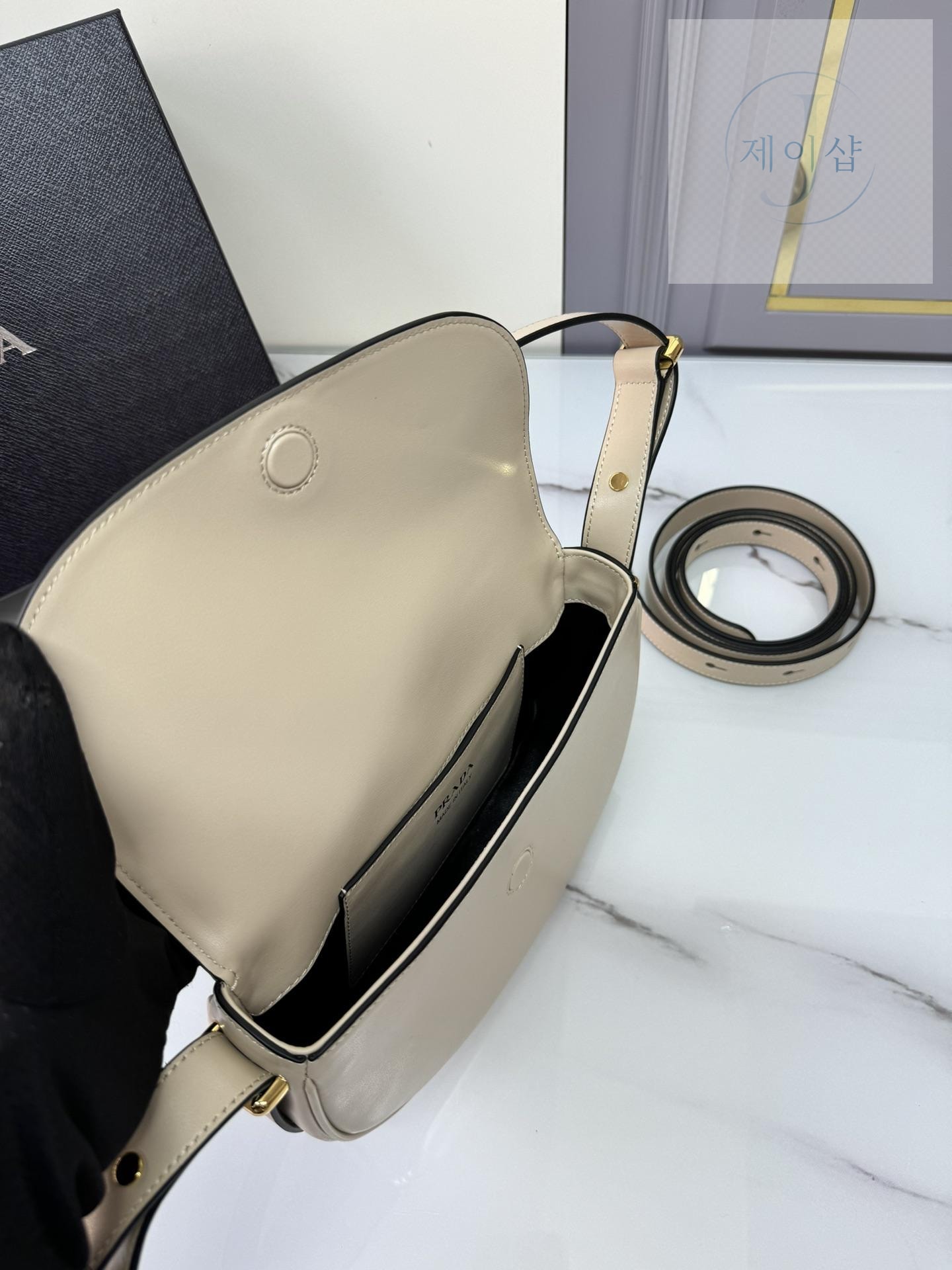 Prada Arque Leather Shoulder Flap - 상세 이미지