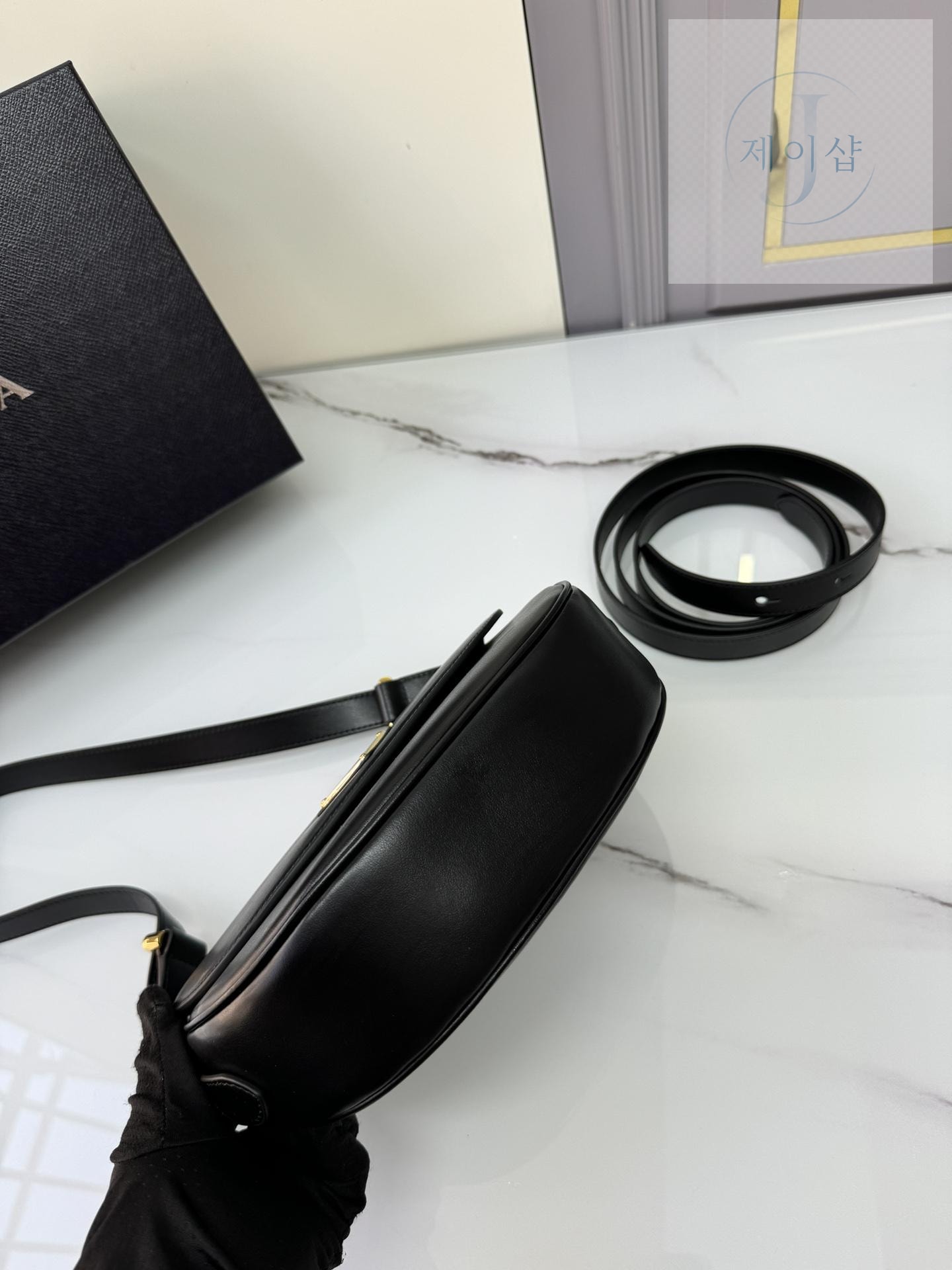 Prada Arque Leather Shoulder Flap - 상세 이미지